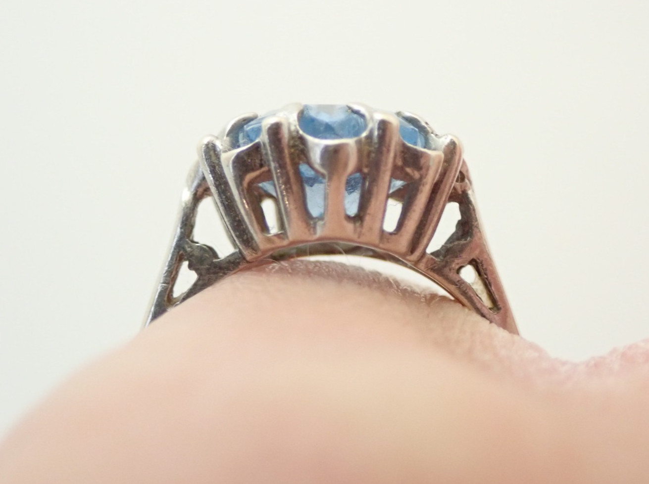 10k Solid White Gold Fancy Cut Star Starburst Blue Topaz Estate Band Ring 5.25
