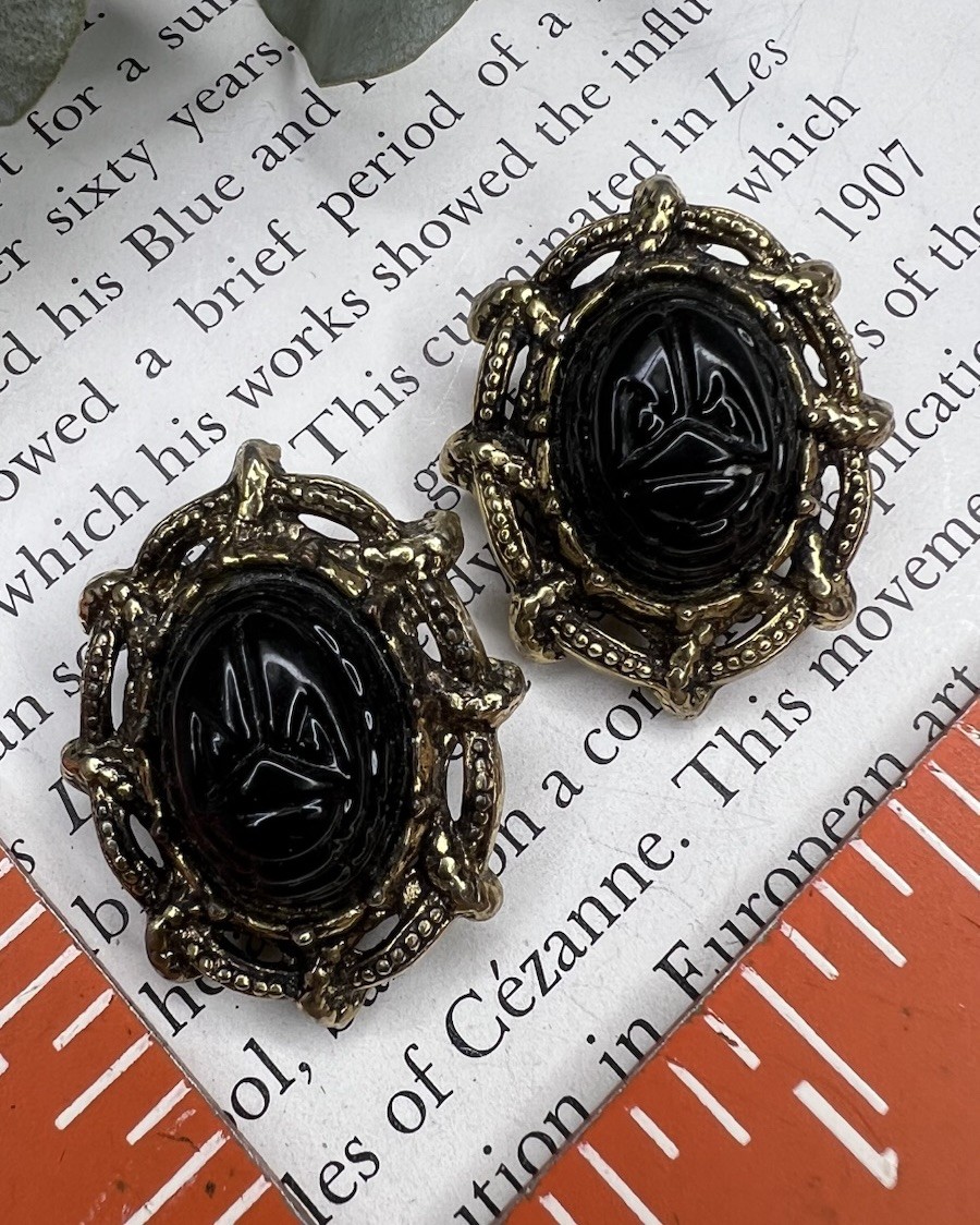 Vintage Oval Clip On Earrings Scarab & Brass Tone 60s Egyptian Revival Jewels 🖤