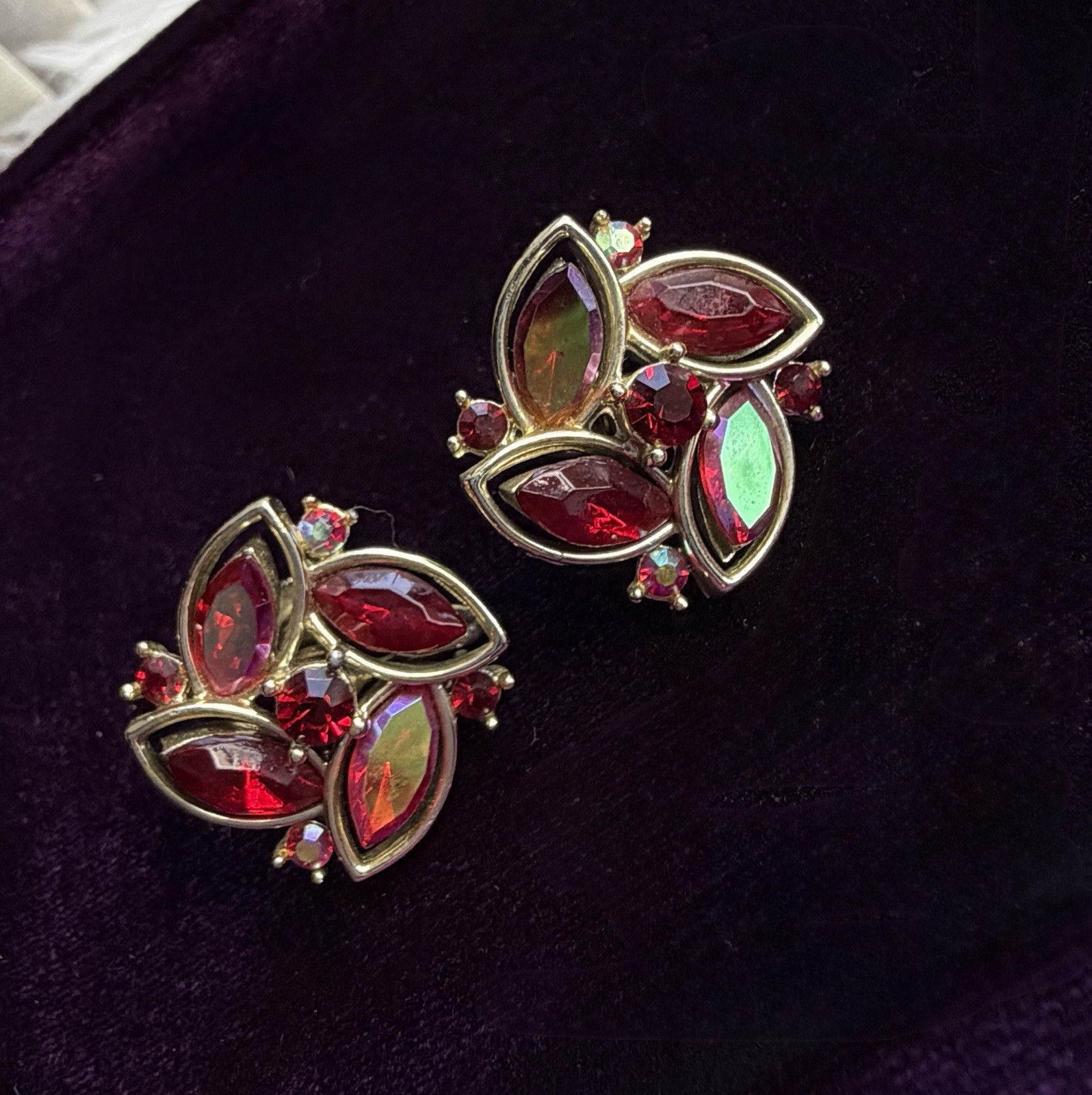 VTG Lisner Screw Back Earrings Red & Aurora Borealis Rhinestone Floral Design