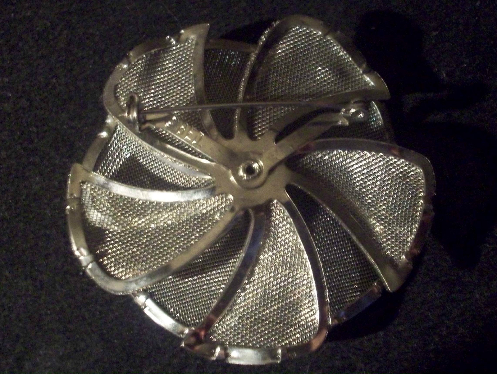Large 2 3/8″ Diameter Vintage Silver Tone Mesh Flower Brooch Pin Signed BED.