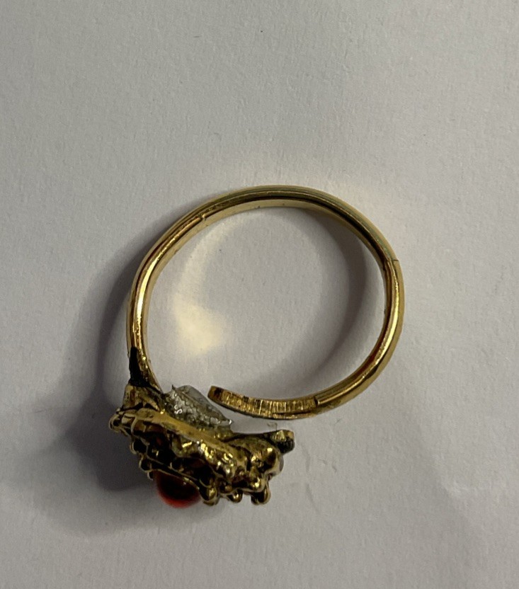 Vintage Garnet Ring Small Size Floral Design Small Stones Around Larger Stone