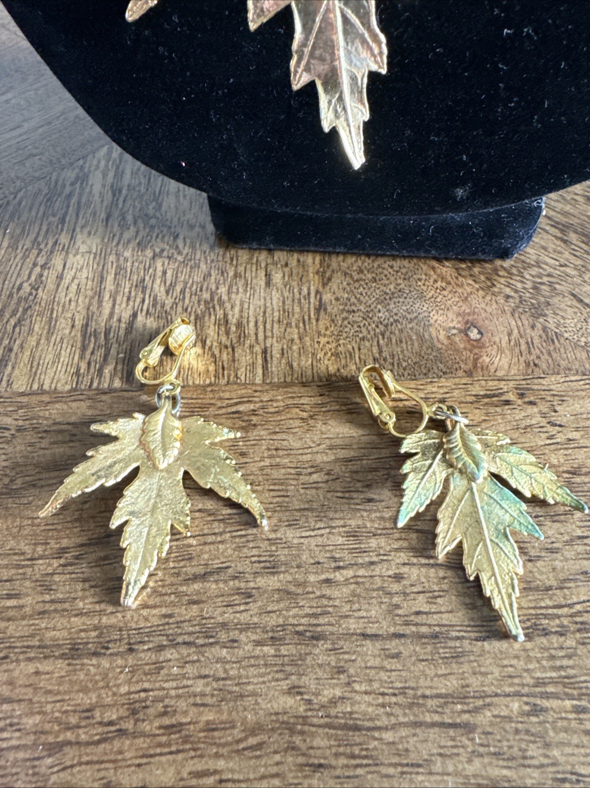 Vintage Gold Tone Maple Leaf Brooch Pendant Necklace Chain 24″ With Earrings
