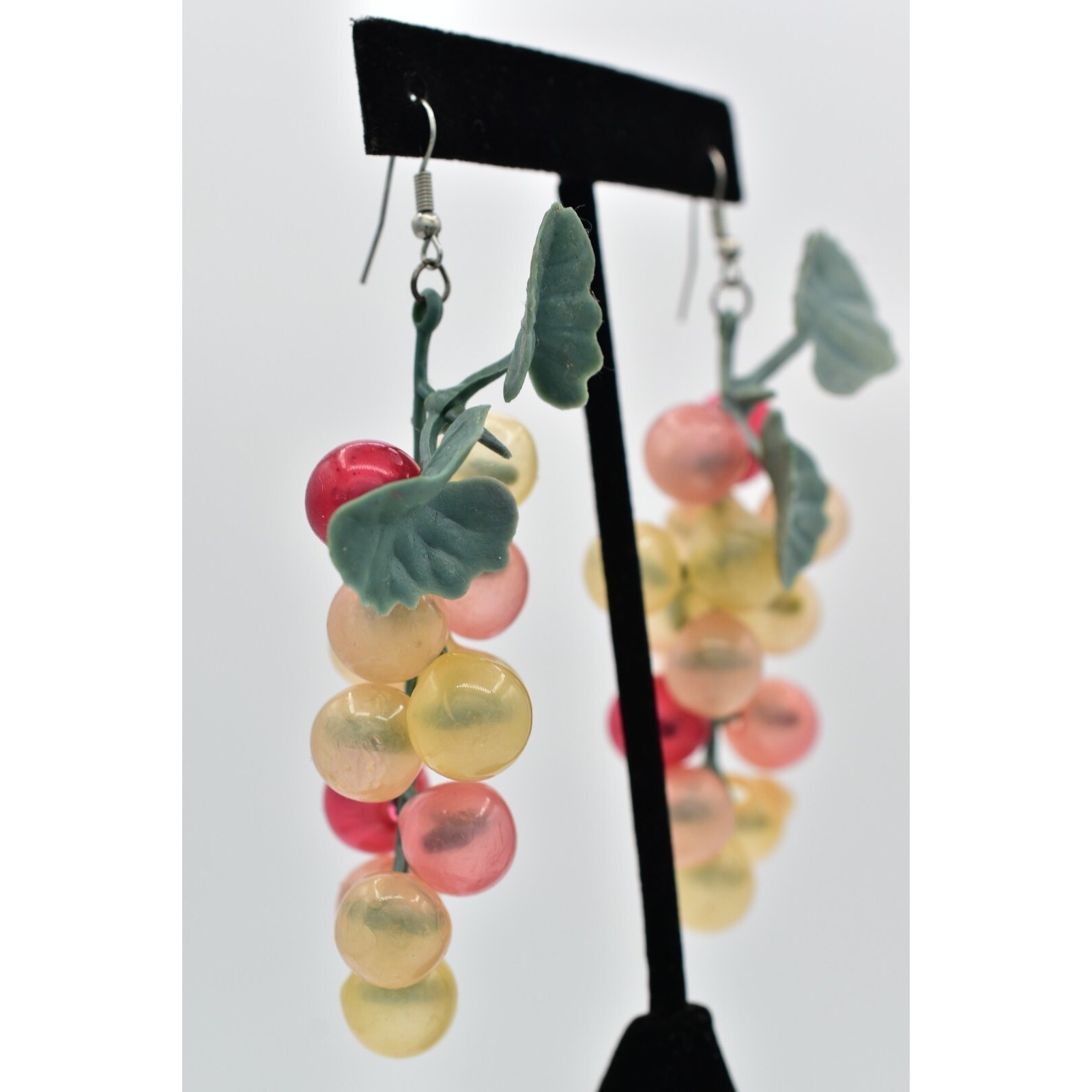 Vintage 3.5″ Grapevine Earrings Grapes Vine Multi-Color Lucite Fruit Chunky 9E