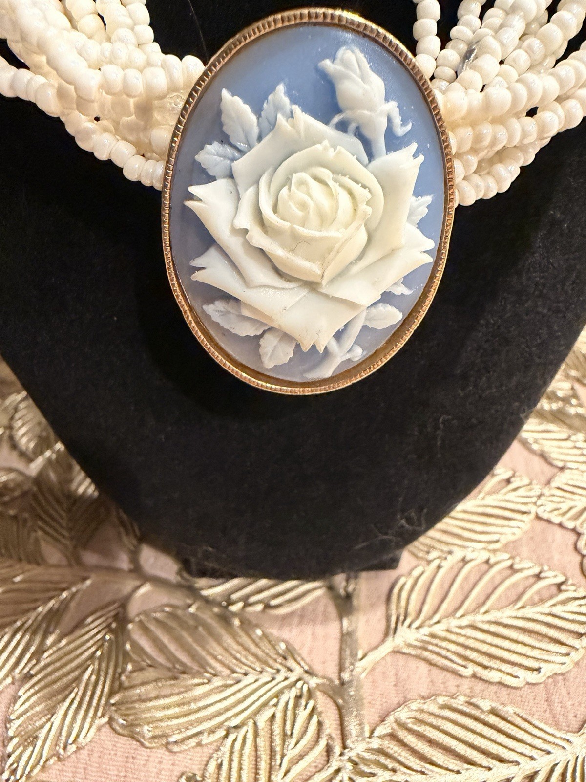 Vintage Avon NR (Nina Ricci) Cameo Choker Necklace