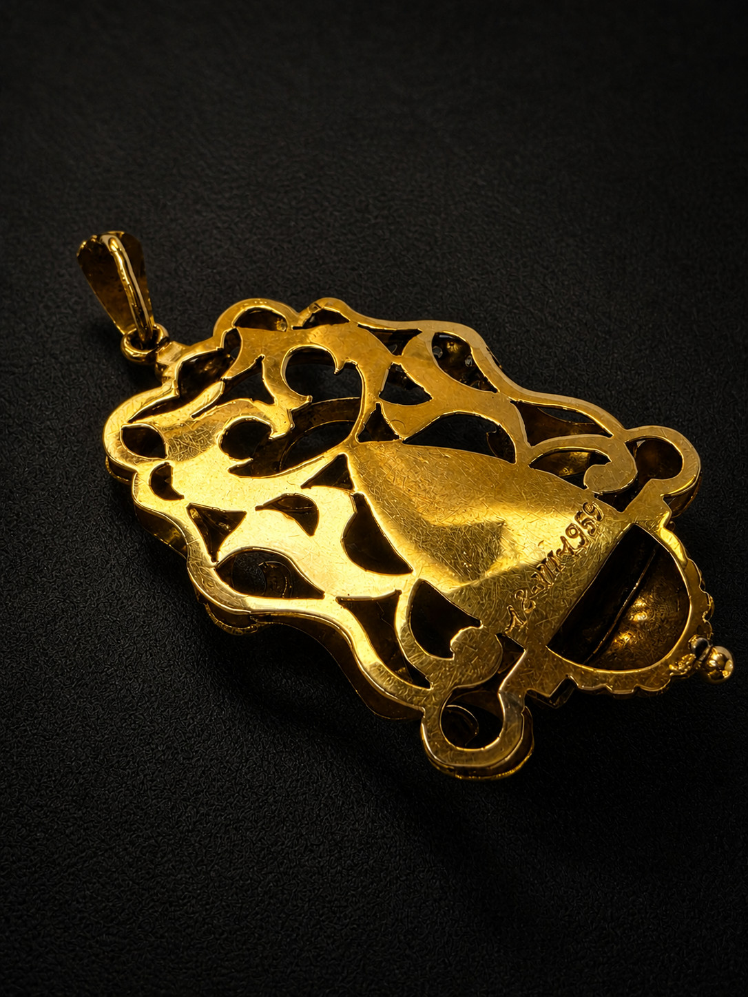 Vintage Virgin Mary Pendant 18K Gold 1930 Art Deco Religious Medal Hand Carved