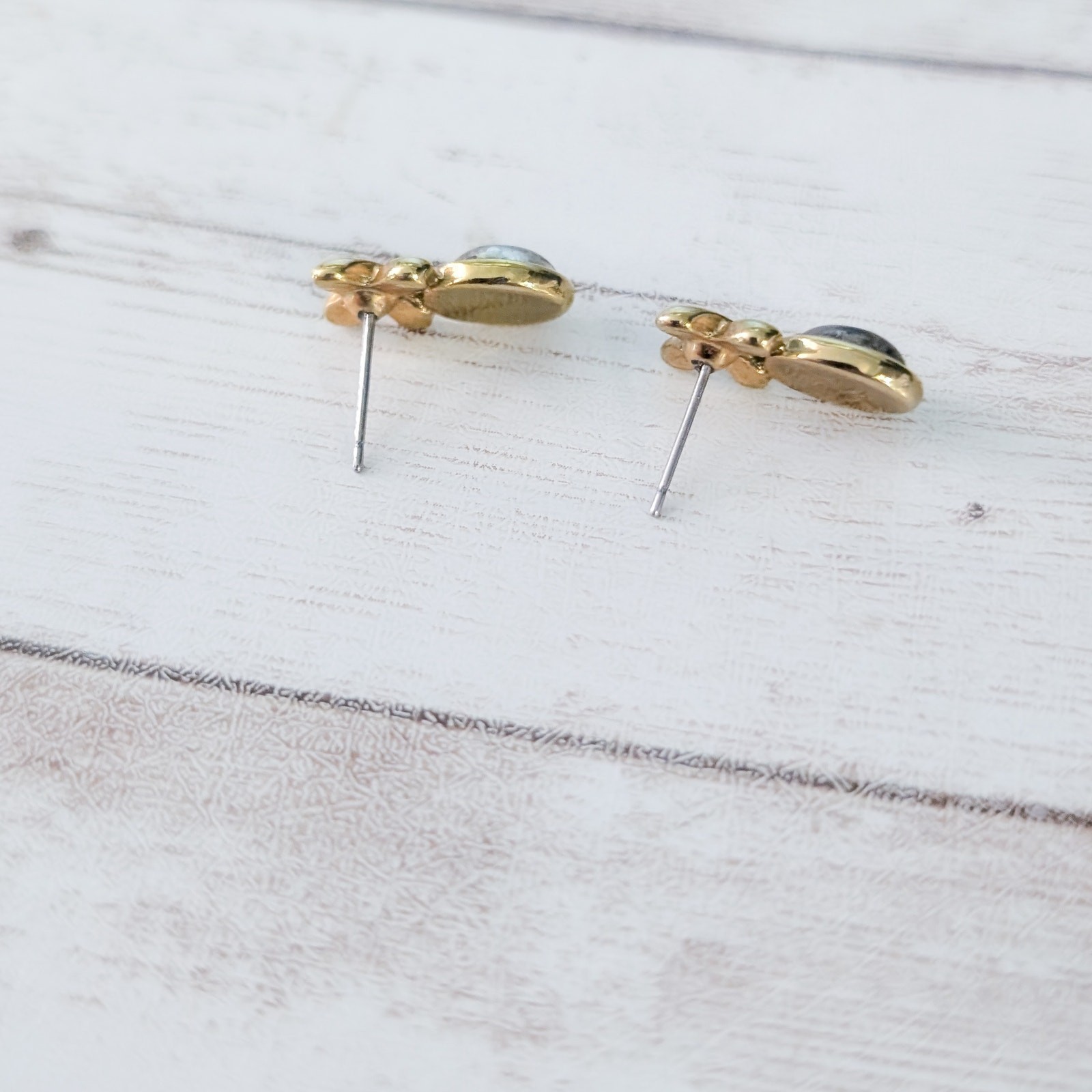 Vintage Stud Earrings Gold Tone & Metallic – Color Variance
