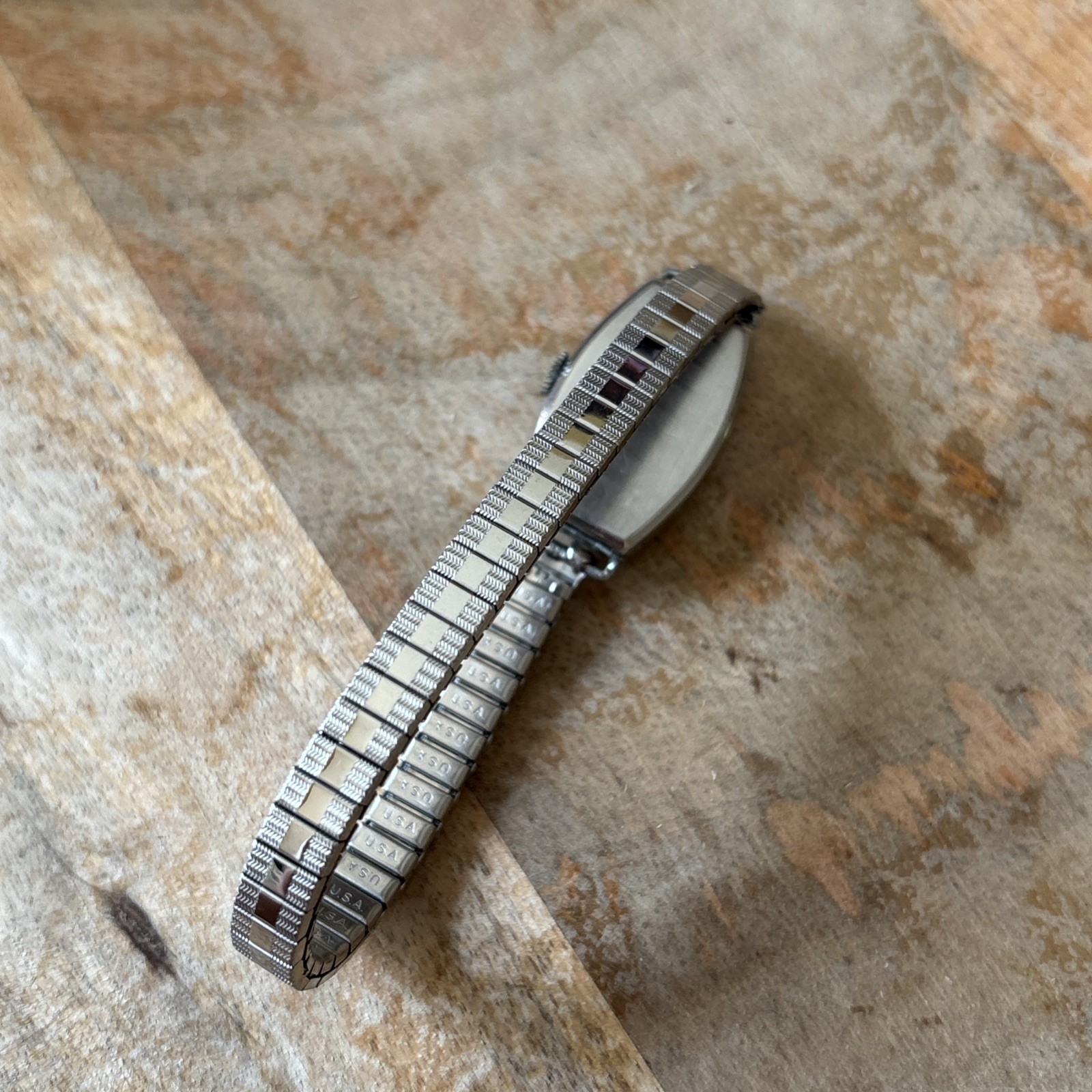 Vintage Functioning Wind Lido Watch w/ Stretch Band