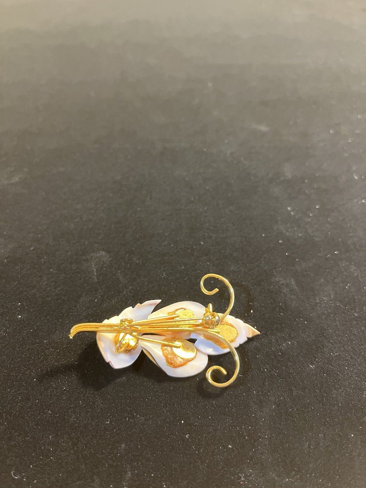 Vtg Carved Shell Brooch Floral Spray Peach Pink Brown Bouquet Gold Tone Pin