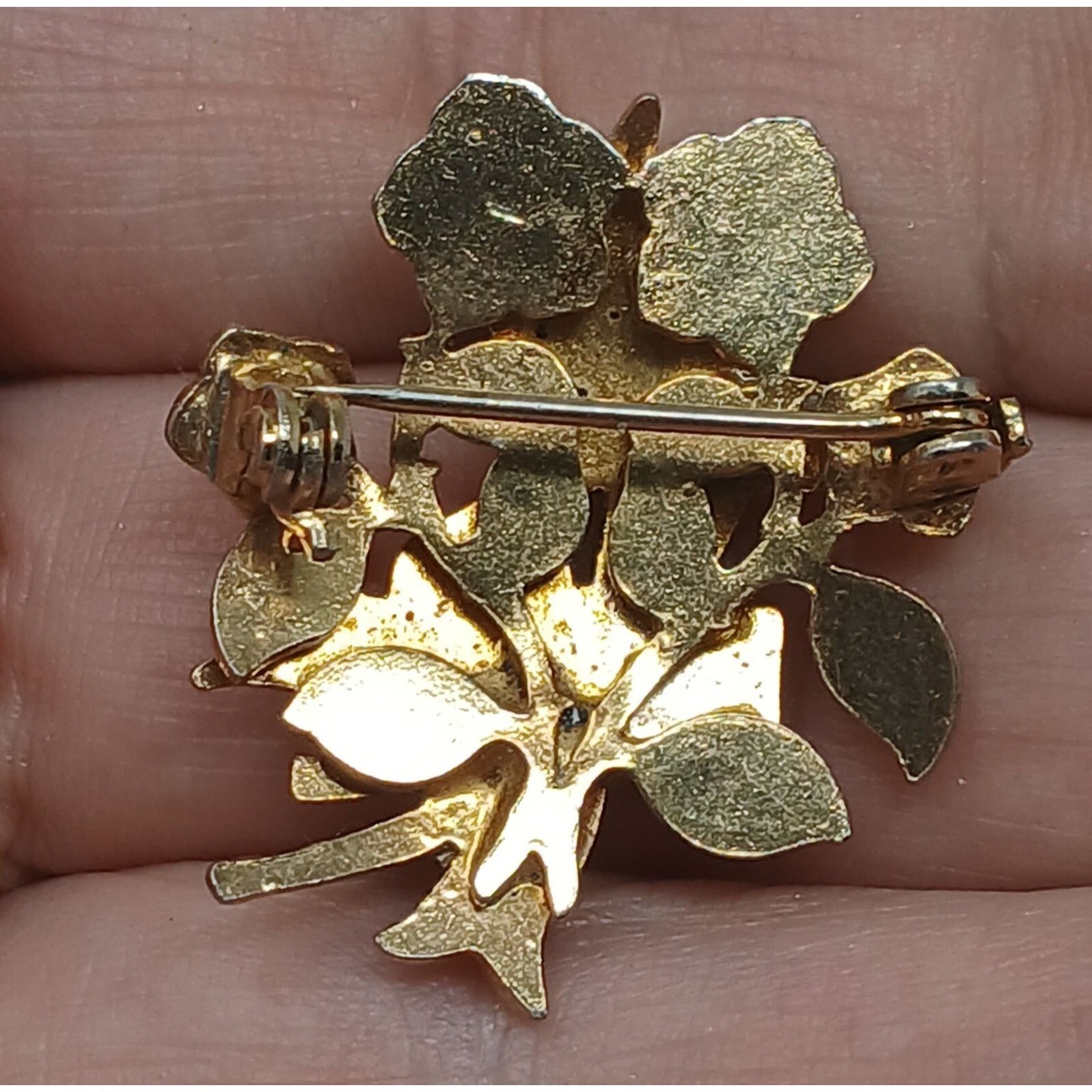 Vintage Floral Brooch Pin Faux Pearls Rhinestones GoldTone Enamel 1.3/8″ #J-8Pu