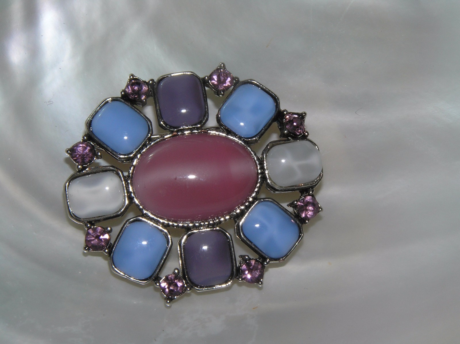 Estate LC Signed Periwinkle Purple Pink & White Glass Cab & Rhinestone Oval Pin