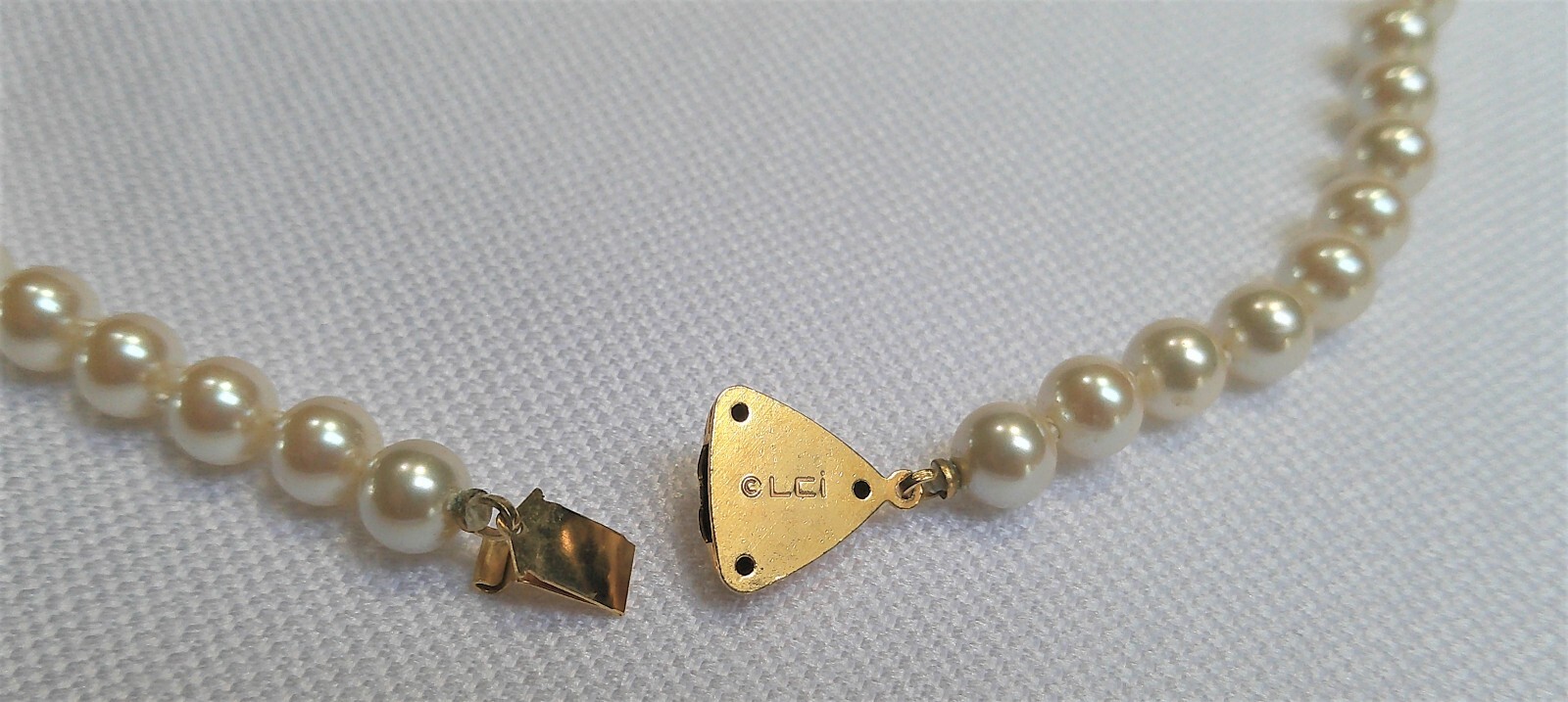 Vintage LCI Signed Pearl with Decorative Box Tab Insert Clasp Necklace 29 inch