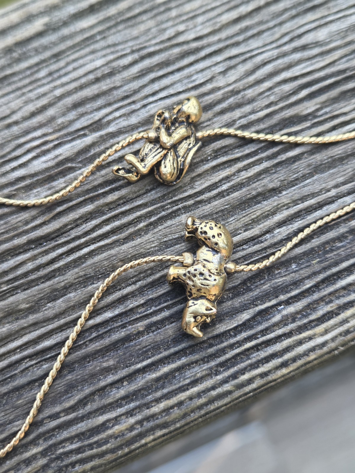 Vintage Animal Charm Long Necklace Gold Tone Safari Zoo Monkey Elephant Giraffe