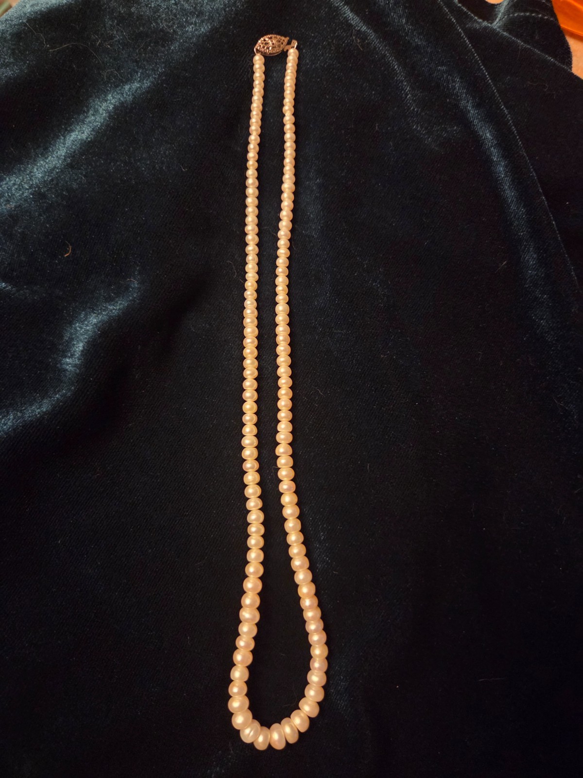 Vintage graduated natural pearl necklace with fish hook clasp