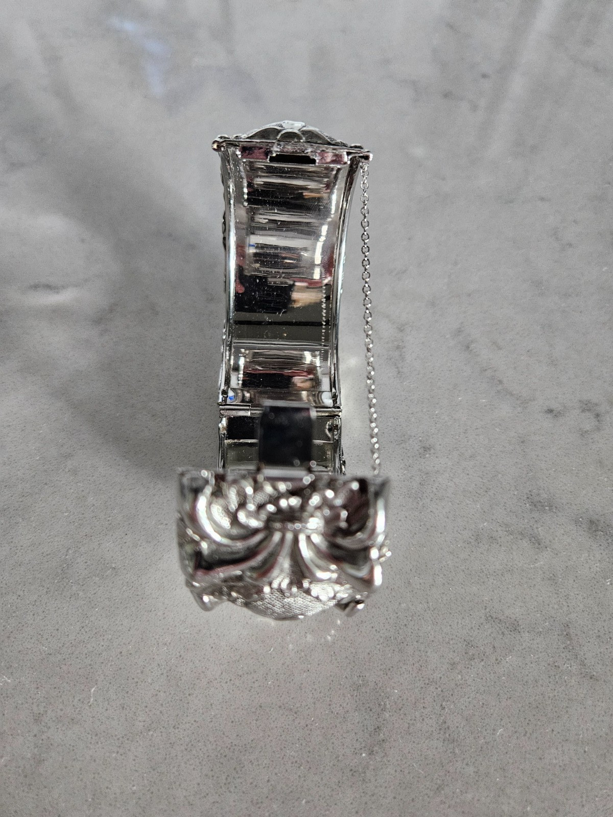 RARE AND VINTAGE WHITING & DAVIS SILVER SWIRLED HINGED CUFF BRACELET