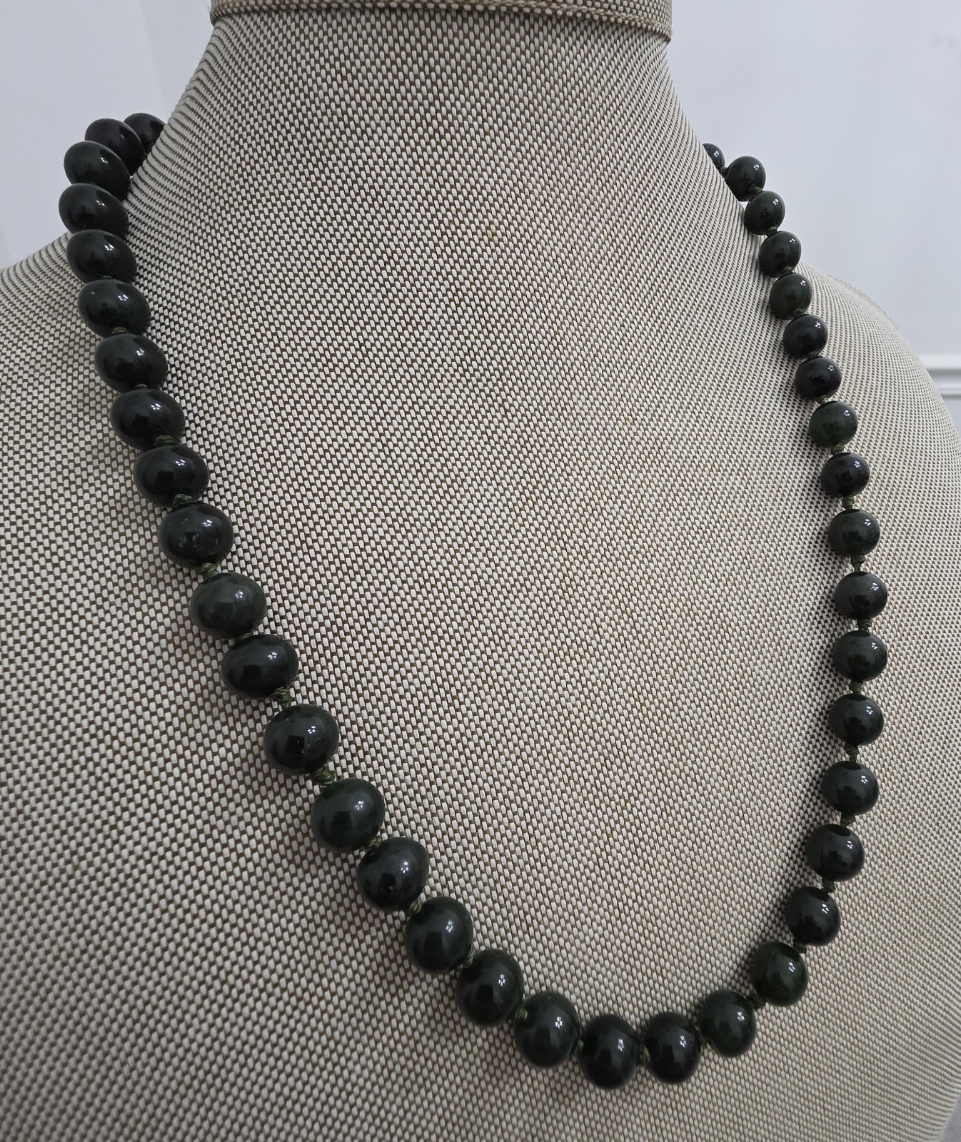 Vintage 18″ Dark Green JADITE JADE 8mm Knotted Beaded Necklace
