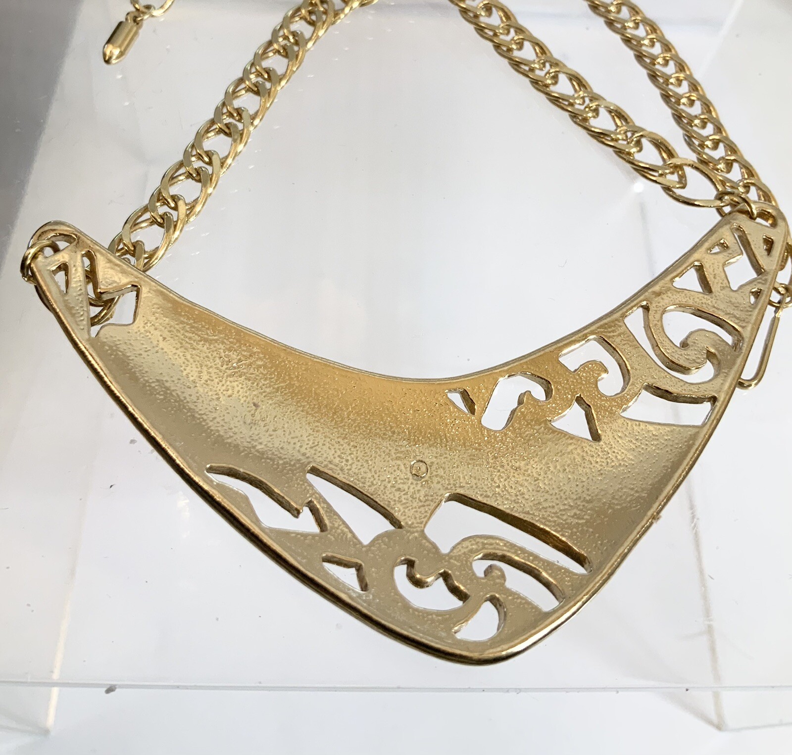 Vintage 1970s Gold Tone Cream Enamel Necklace 20” 1 1/4” Drop