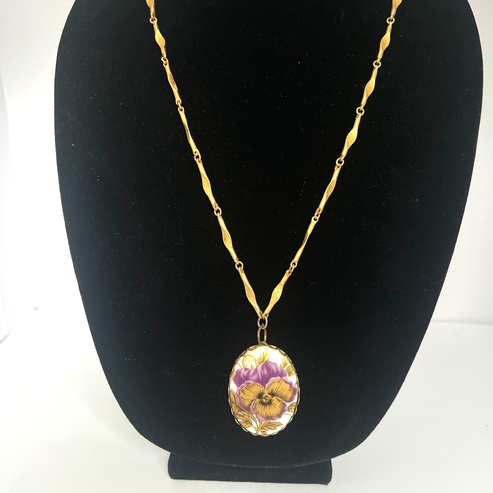 Vintage Gold Tone Cable Chain Necklace With Purple & Gold Pansy Pendant 24″