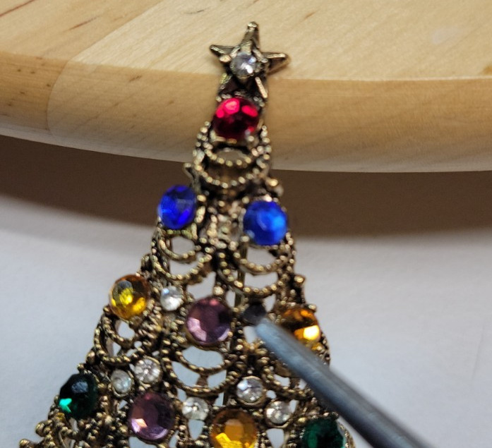 VTG Christmas Tree Pin Brooch 1-Missing Stone 2″x1.5″