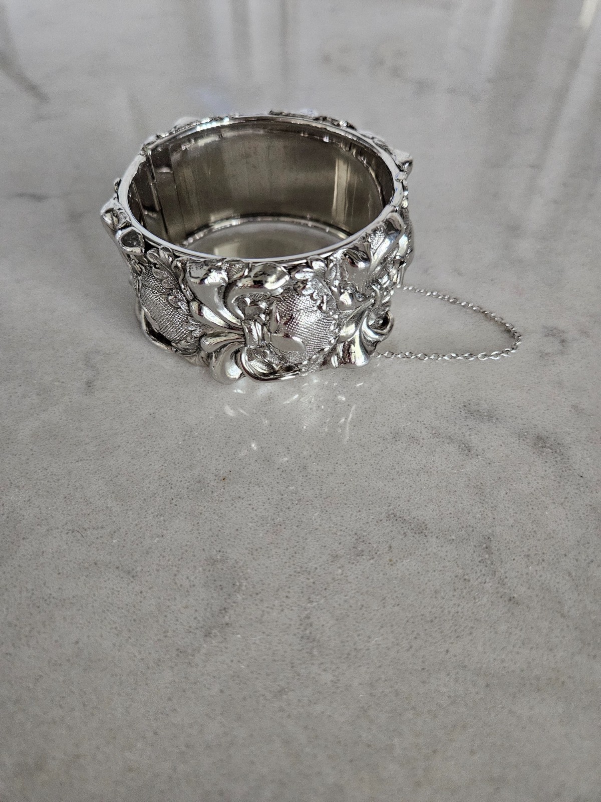 RARE AND VINTAGE WHITING & DAVIS SILVER SWIRLED HINGED CUFF BRACELET