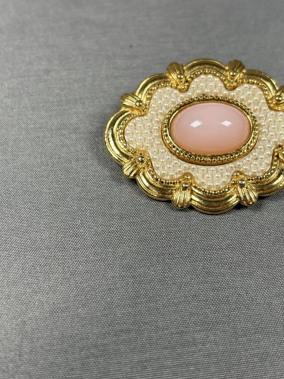 Vtg Avon Pink Cabochon Gold Tone Faux Pearl Flower Floral Brooch Pin Victorian