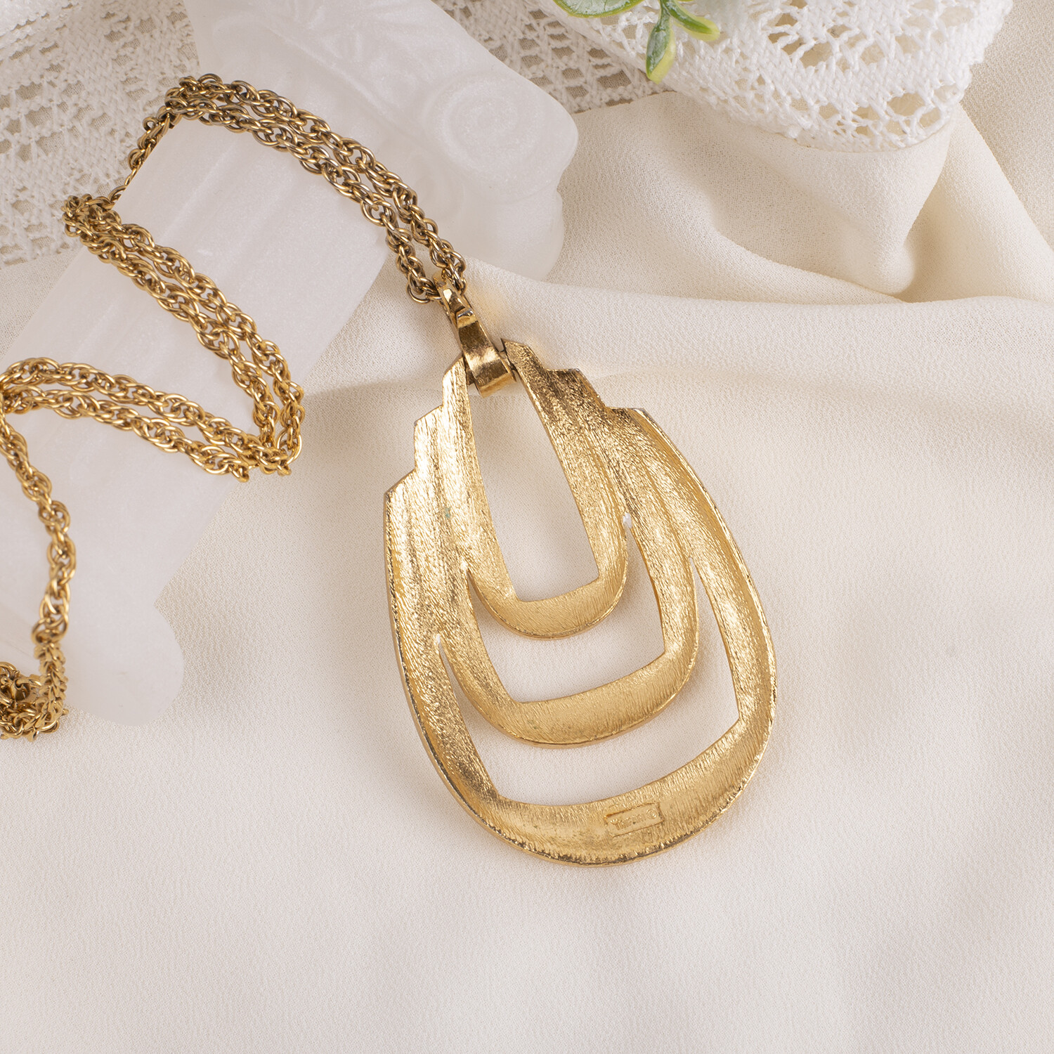 Vintage Crown Trifari 3 Layer White Enamel Doorknocker Pendant 22 1/2″ Necklace