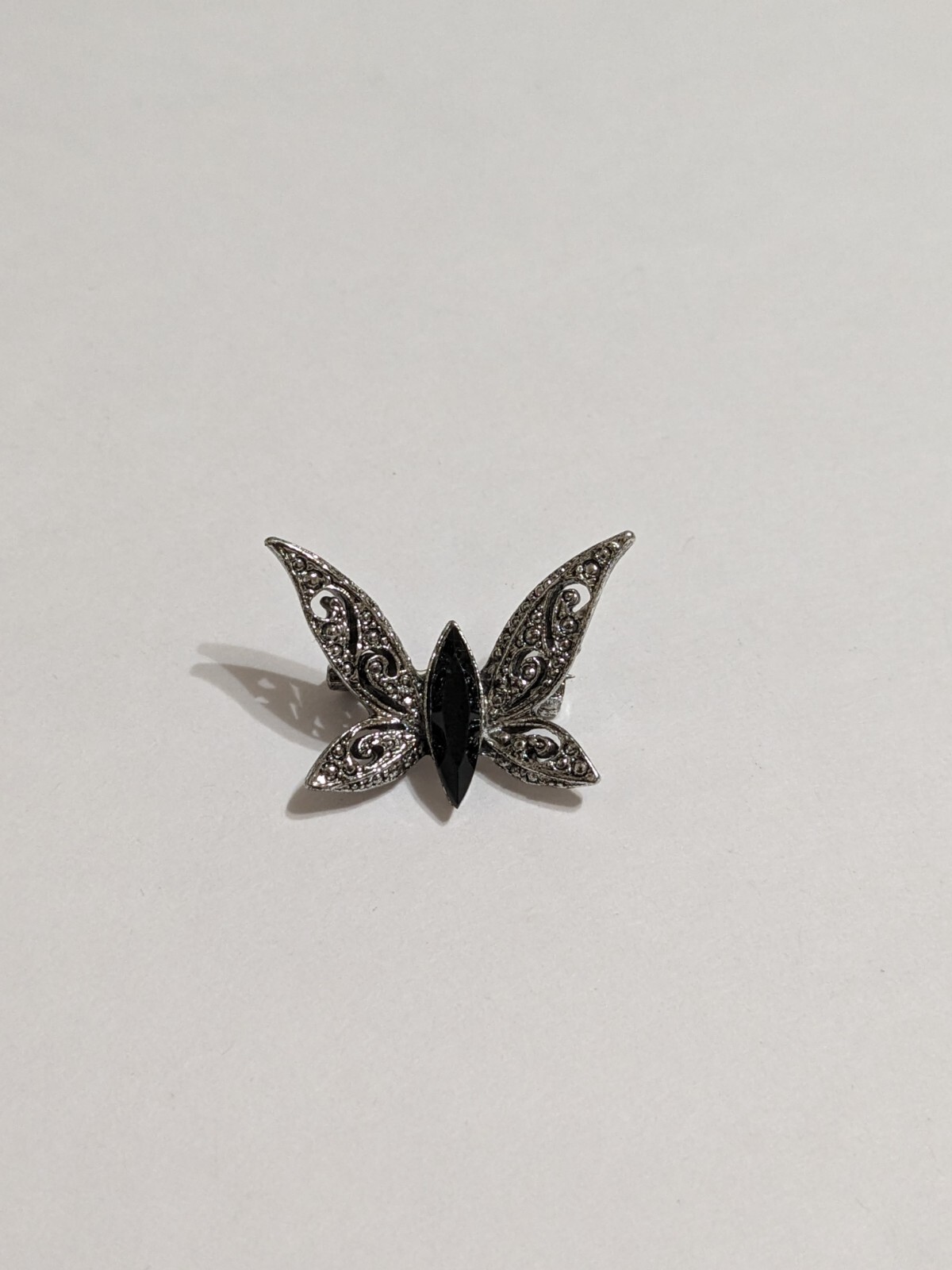 Vintage Silver Tone Etched/Texture Butterfly Pin/Brooch With Faceted Acrylic. 1″