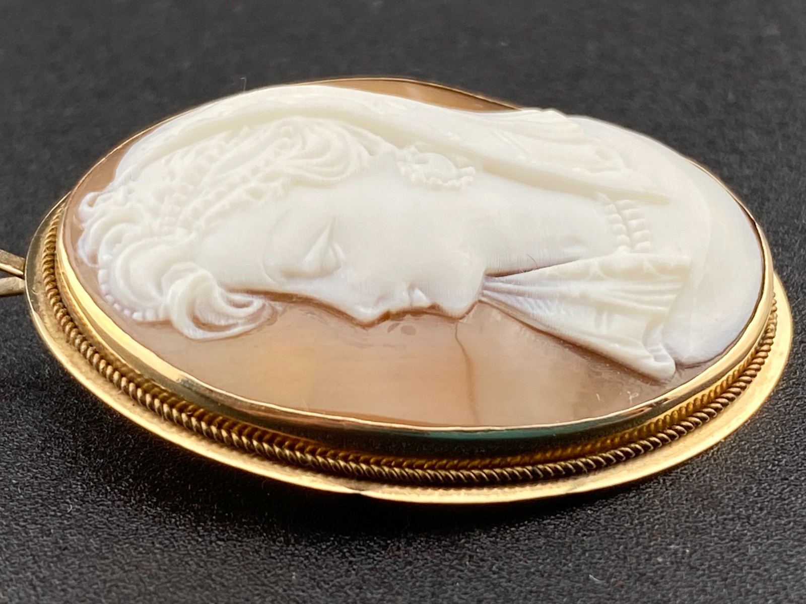 14k Gold Left Facing 1.49″ Hand Carved Cameo Brooch Pin Pendant Authentic 6.7gm