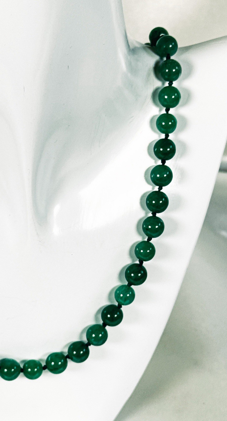 Vtg GREEN JADEITE JADE BEADED NECKLACE 6.8mm width 20” long 36.34 grams MINT