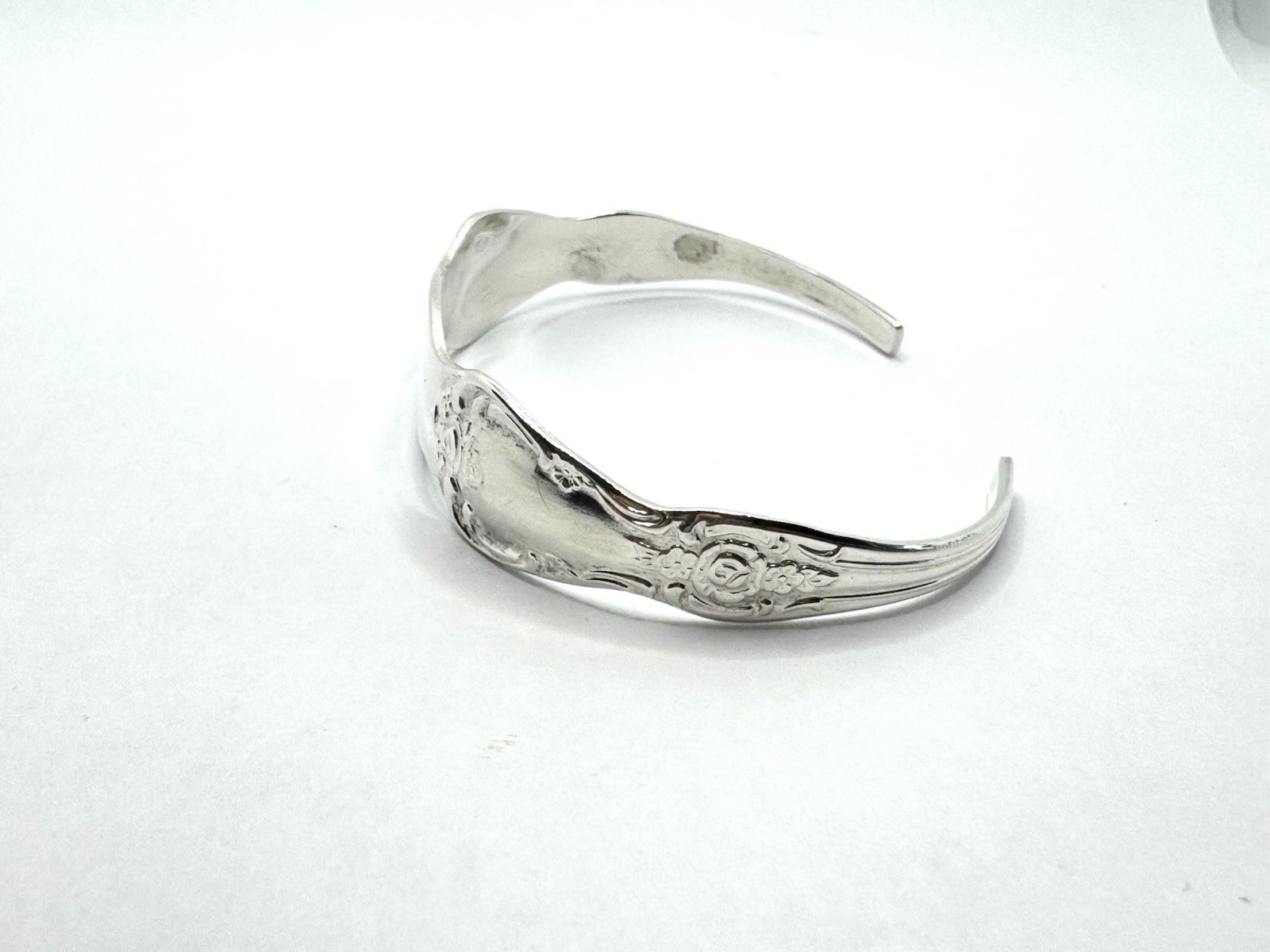 ENGRAVABLE VINTAGE W.A. Rogers ONEIDA Silver Plate Spoon Design Cuff Bracelet