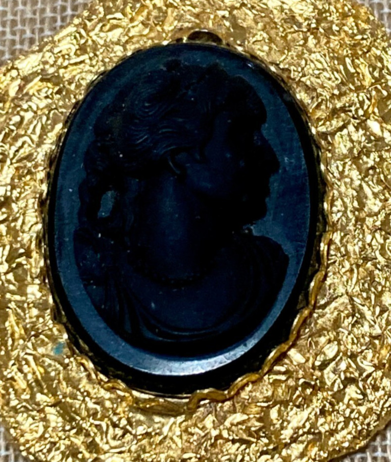 Vtg Lester JOY Signed Cameo Brooch Pin Black Resin Gold Tone Les Bernard RARE