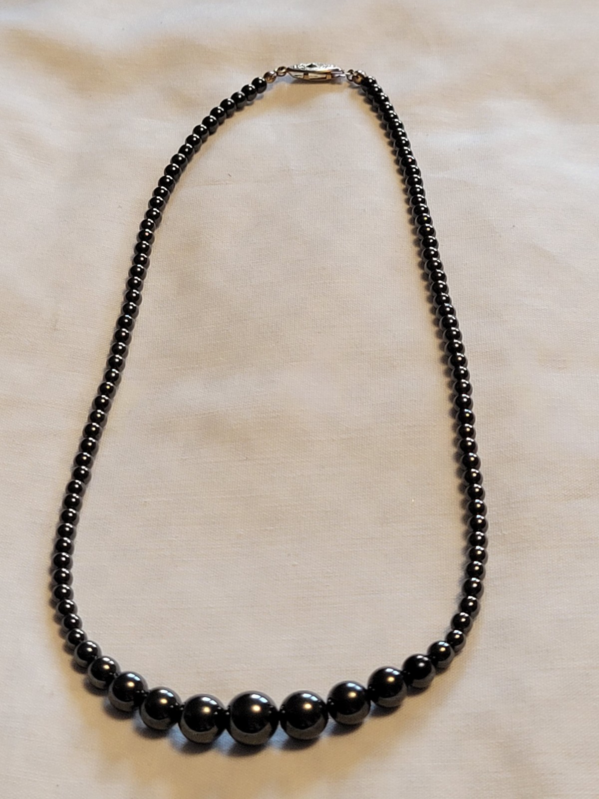 Vtg 18″ Hematite Black Graduating Beads Necklace Gold-Tone Filigree Hook Clasp
