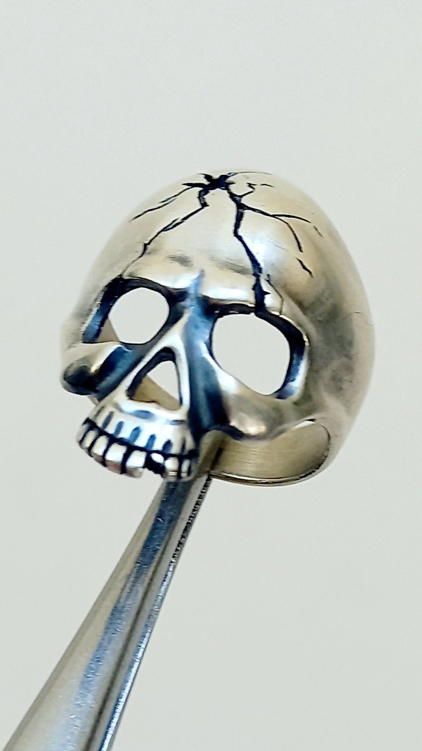 №98 Custom Handcrafted SILVER Ring Biker Scull Ring Size 9 ( 7.98 gr)