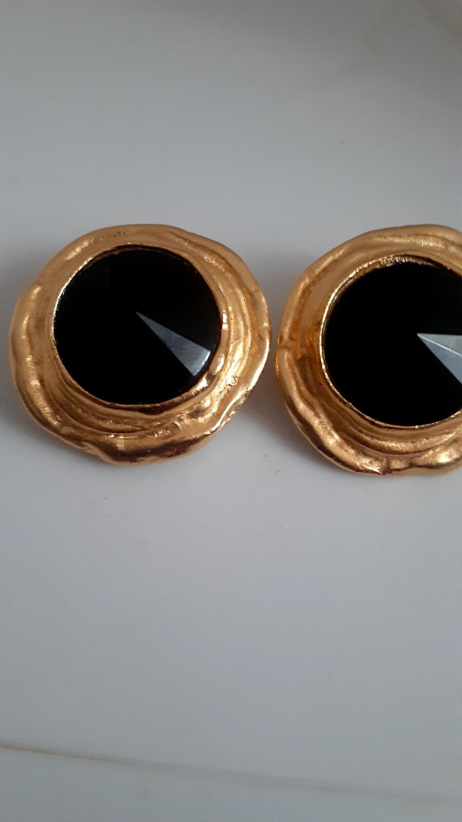 Vintage Black Glass Rivoli Stone Matte Finish Clip On Earrings. Gold Tone Finish