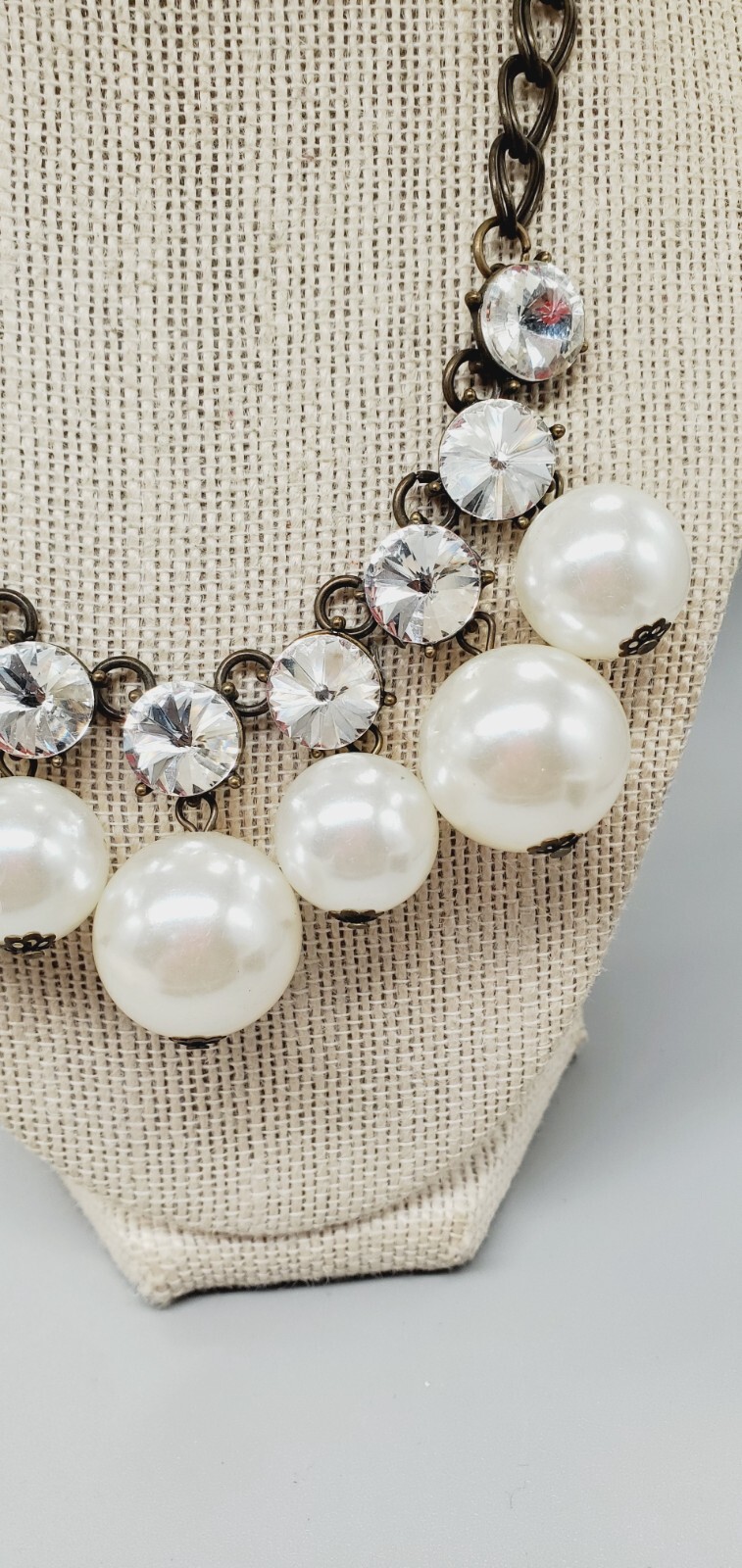 Plunder Faux Pearl and Glass Beaded Anique gold colored metal necklace 18″ bl03