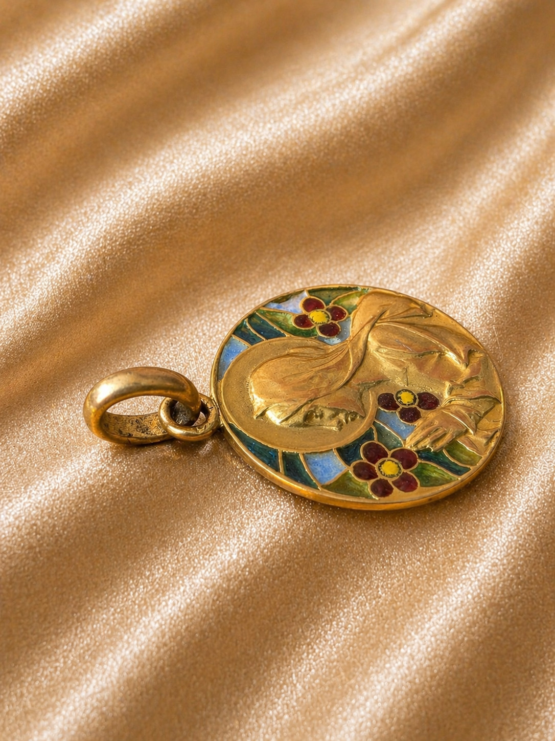 Virgin Mary Pendant 18K Gold Plique-à-Jour Enamel Religious Antique Art Nouveau