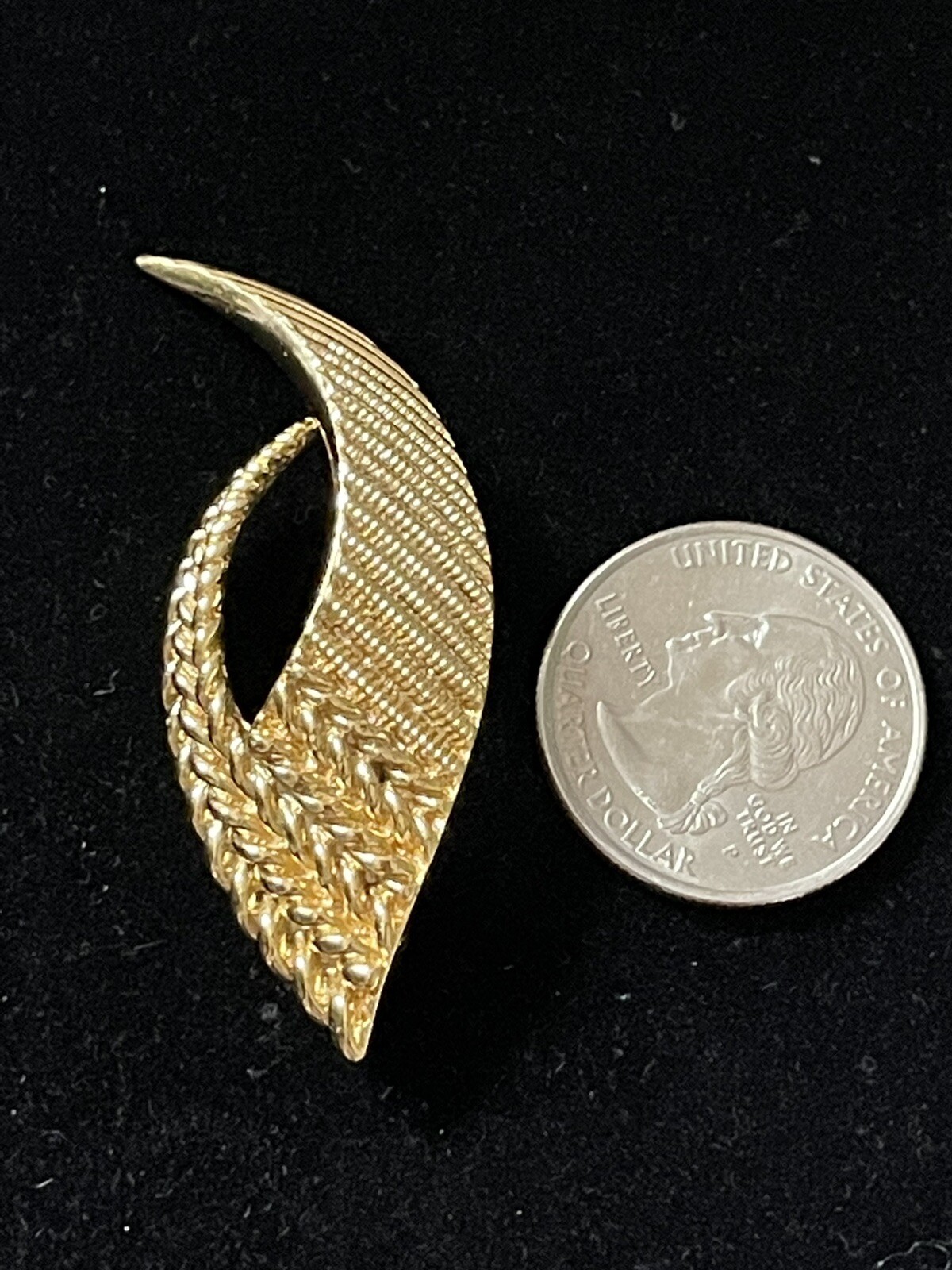 ORENA PARIS GOLD TONE BROOCH ESTATE PURCHASE