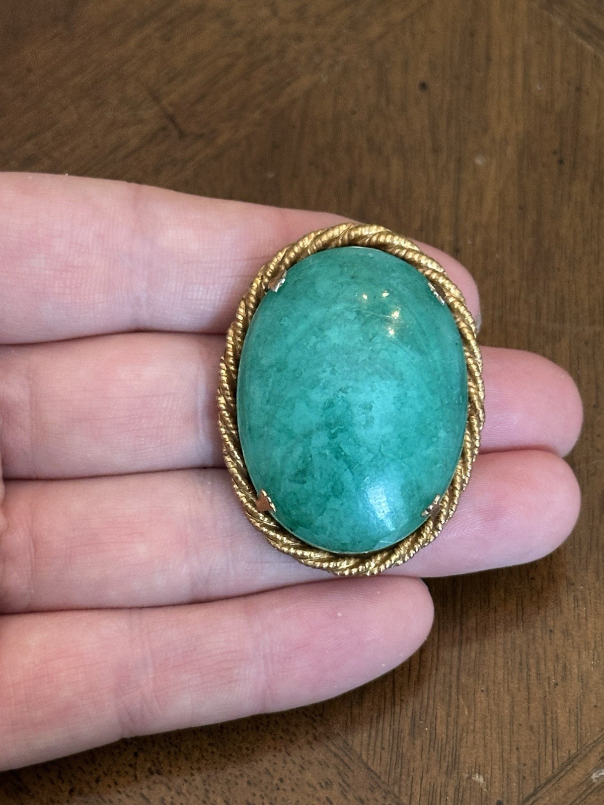 Vintage Faux Jade Green Cabochon Oval Brooch Gold Tone Nice!