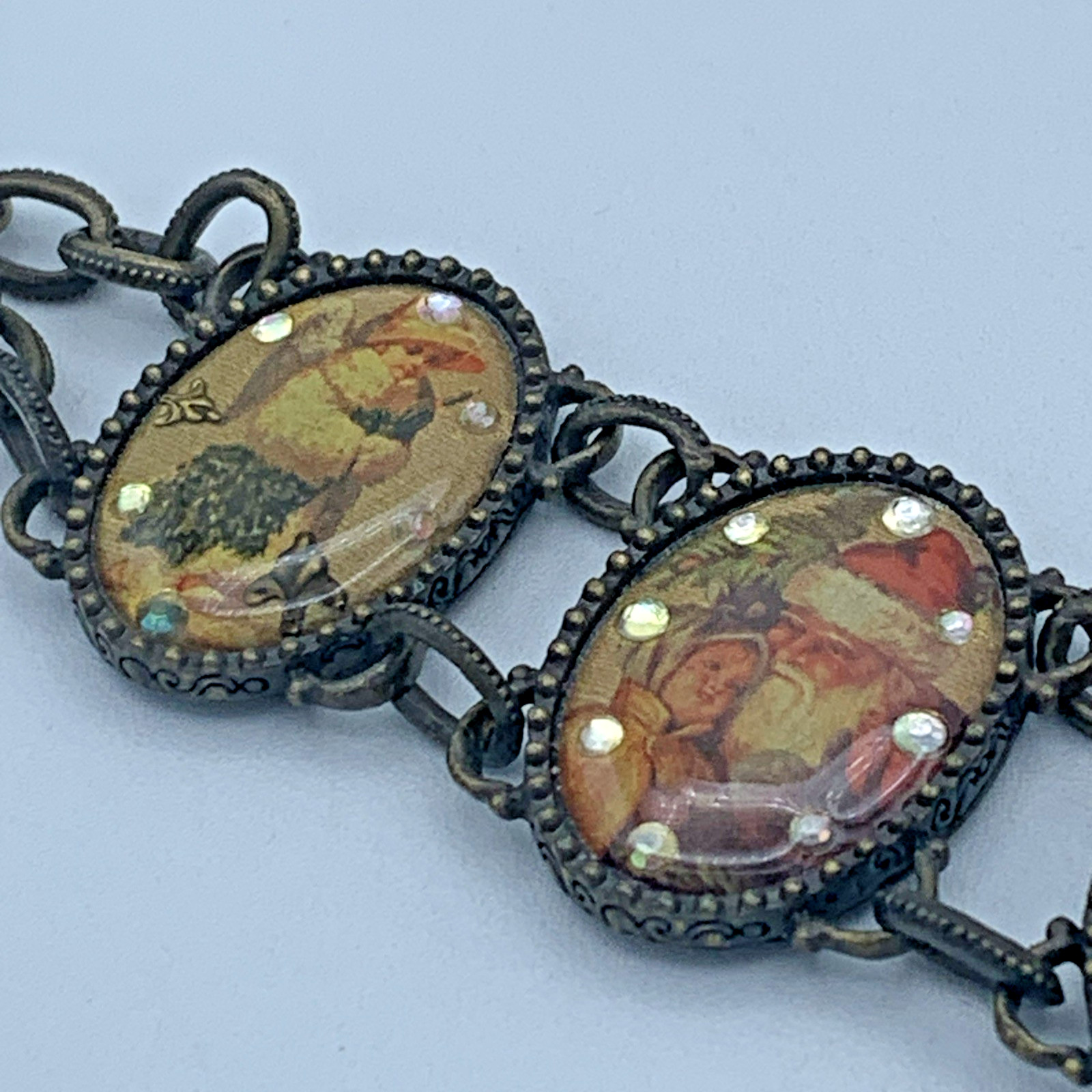 Collectible Vintage Avon Christmas Bracelet 7-7.75 inch B6-39