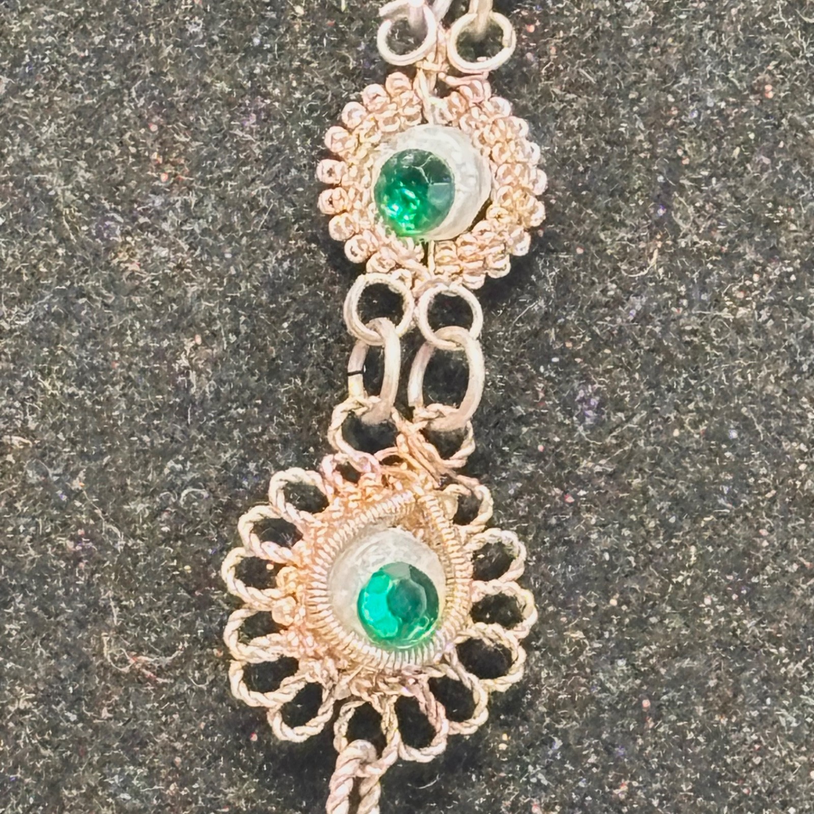 NECKLACE vintage green glass faux gem silvertone metal filagree hook clasp 20″