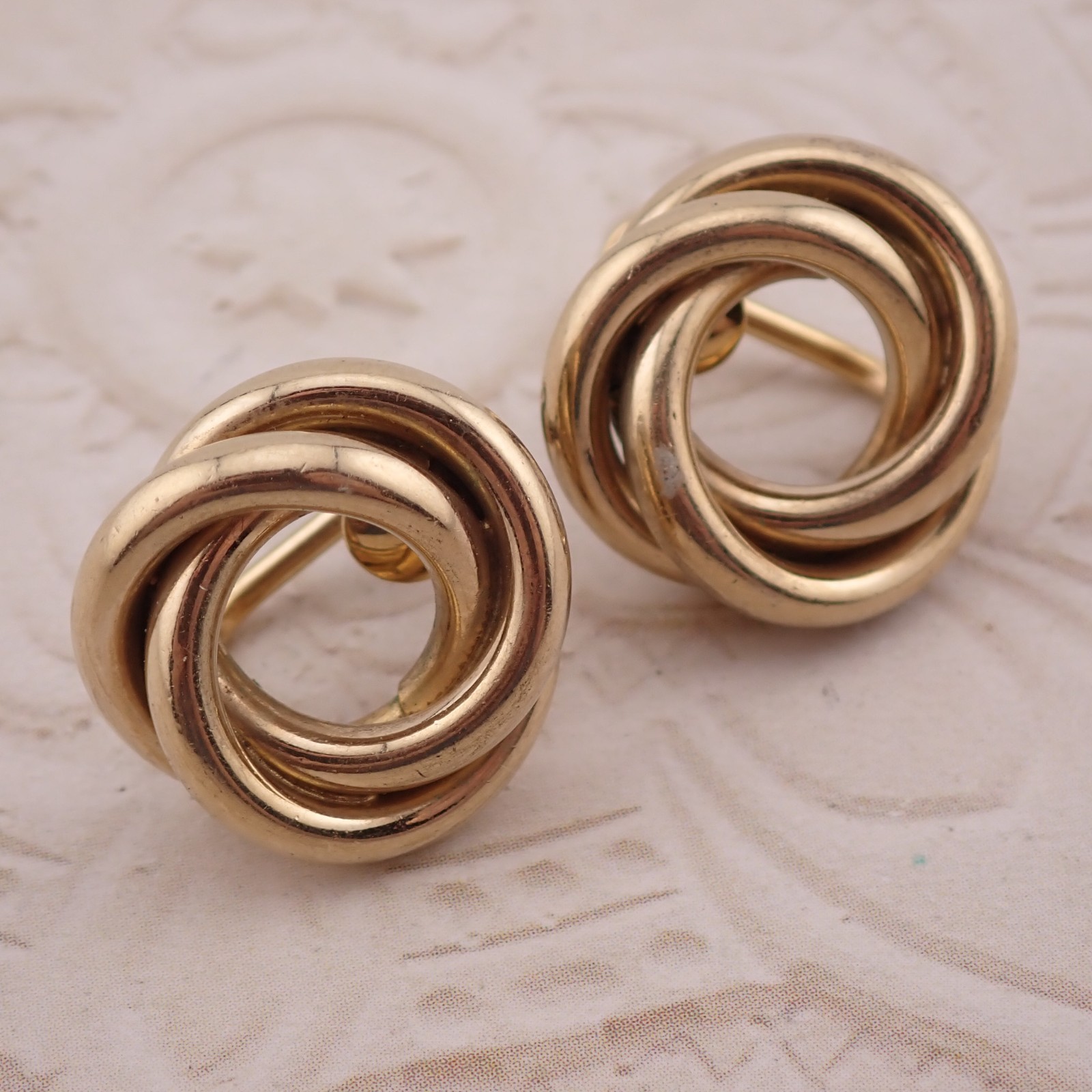 Vintage Winard 12k Gold Filled Knot Screw Back Earrings Weighs 3.9 grams