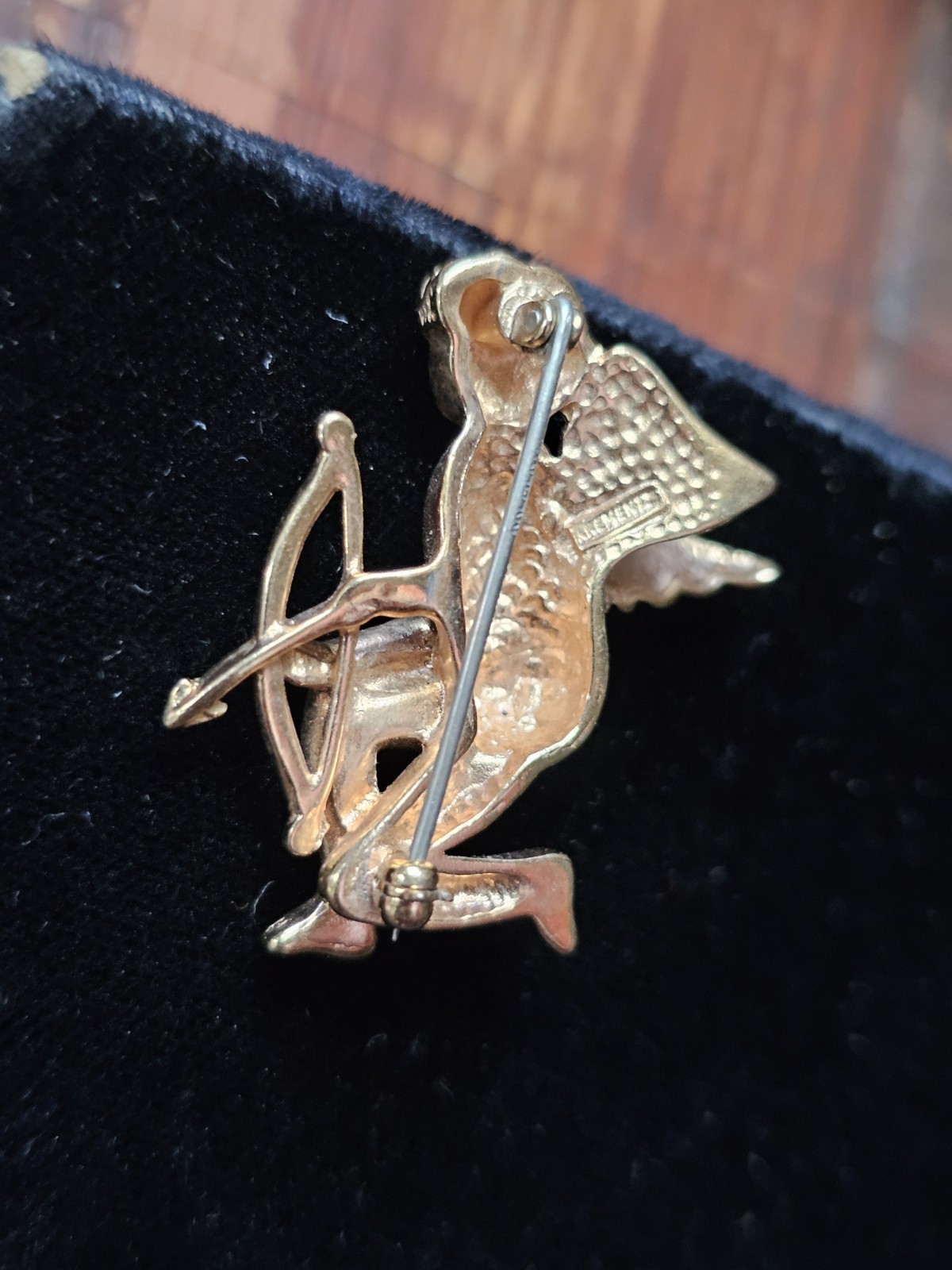Krementz Cupid Brooch Gold Tone Cherub Wings Flying Dart Bow Signed Vtg 1.25″