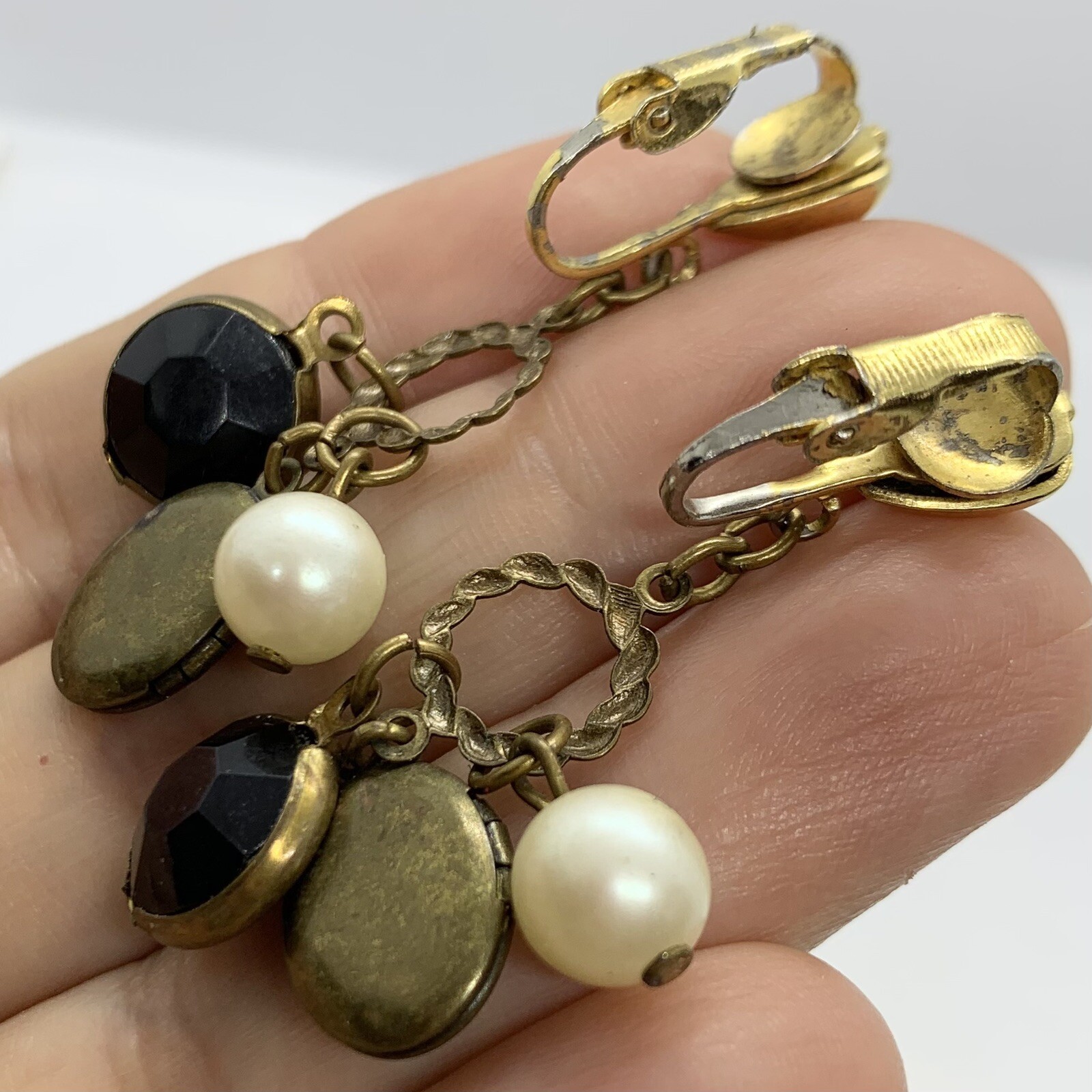 VTG ETCHED FLORAL LOCKET BRASS BEZEL CHAIN DANGLE EARRINGS CLIP-ON