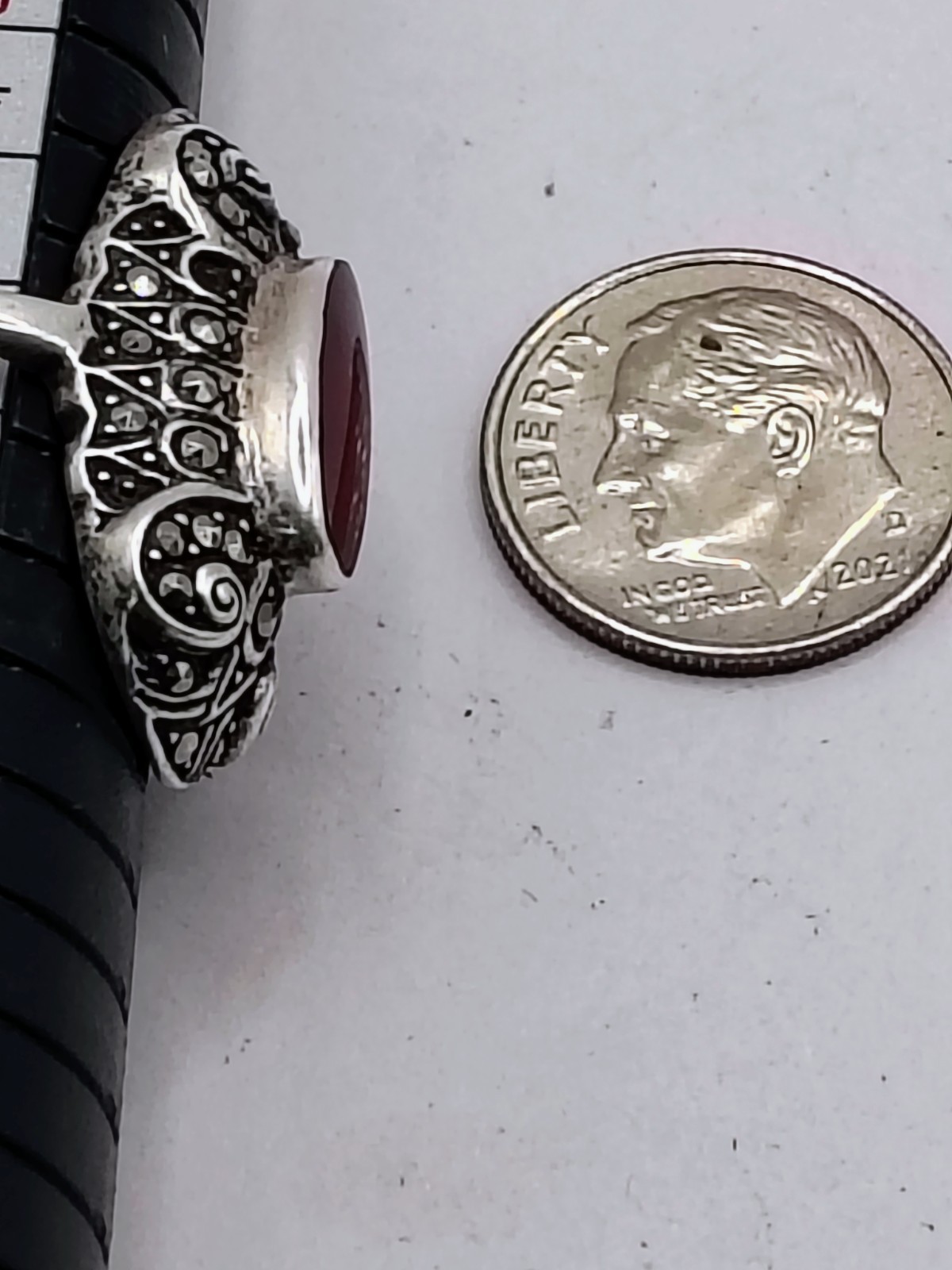 R691 Vintage 925 Sterling Silver Marcasite Coral Colored Cabochon Ring Sz 6.5