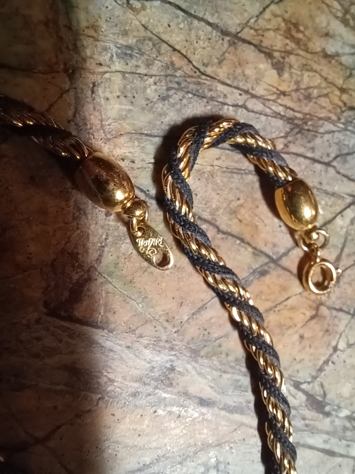 Vintage Signed Trifari Gold & Black Two Tone Twisted Rope Necklace 18-3/4”