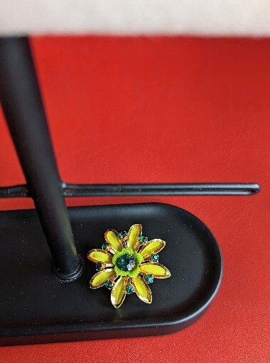 Vtg Chartreuse Lime Green Yellow Enamel Rhinestone Flower Brooch Pin Gold Tone