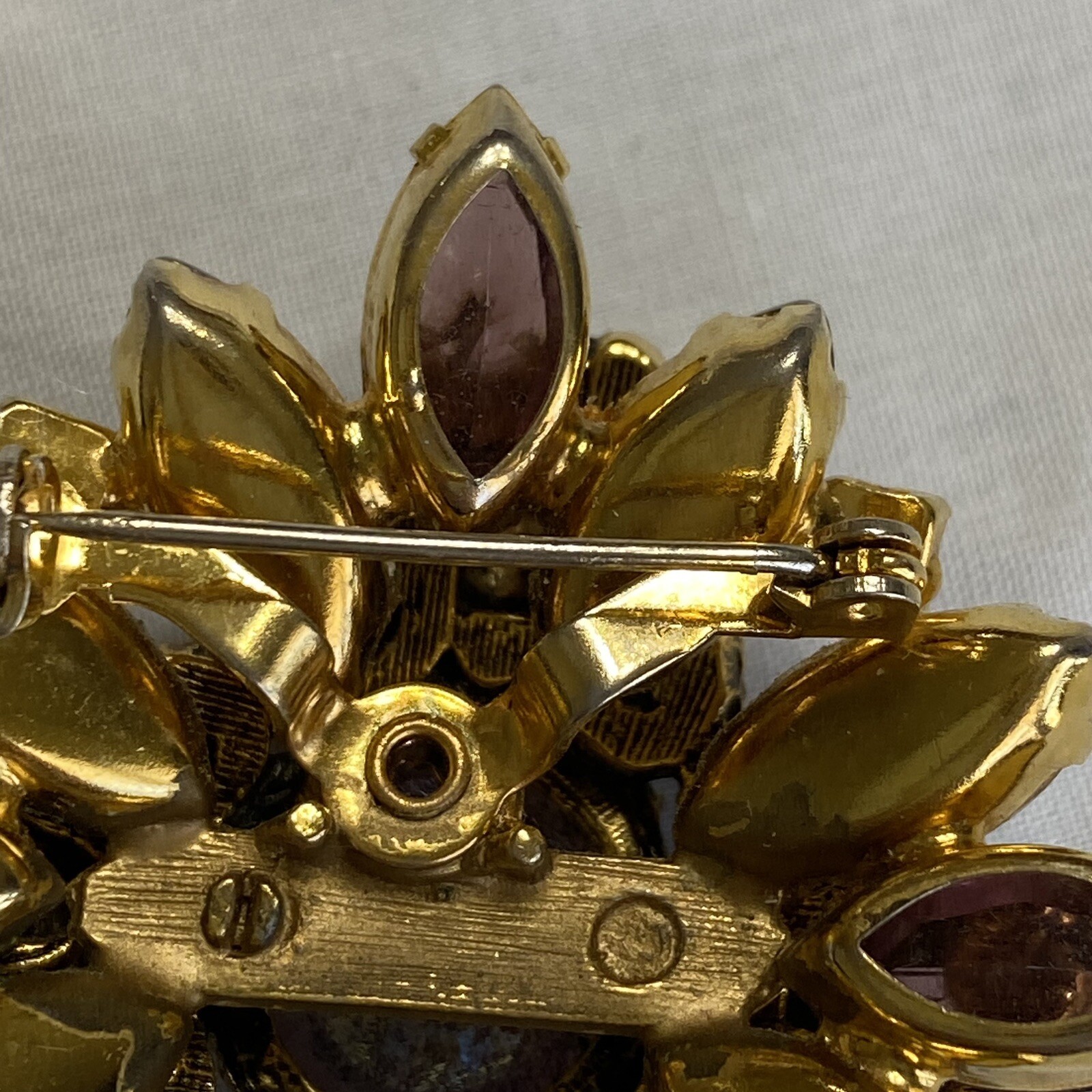 Vtg Brooch Pink Purple Domed Heliotrope Molded Glass Leaves Pin Estate Fashion