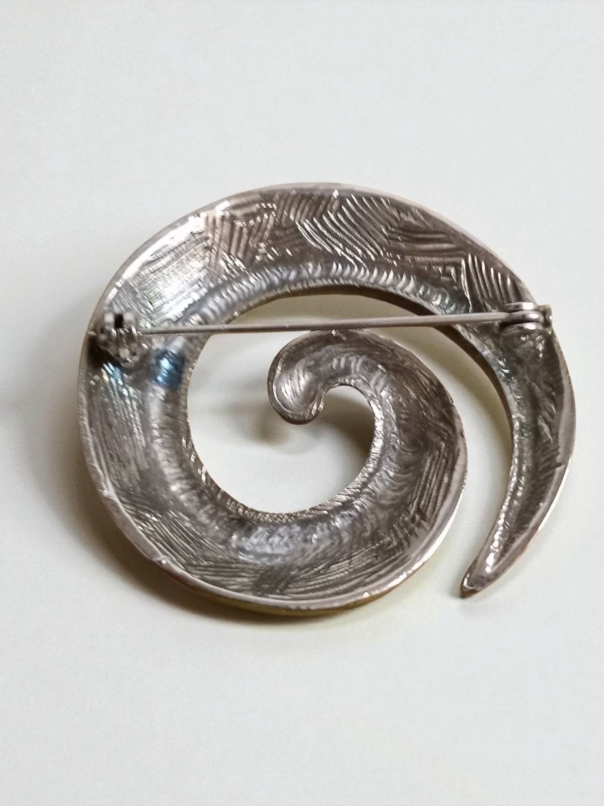 Vintage 1950s-1980s Unmarked Modernist Puffy Swirl Brooch Pin Silver Tone Costum