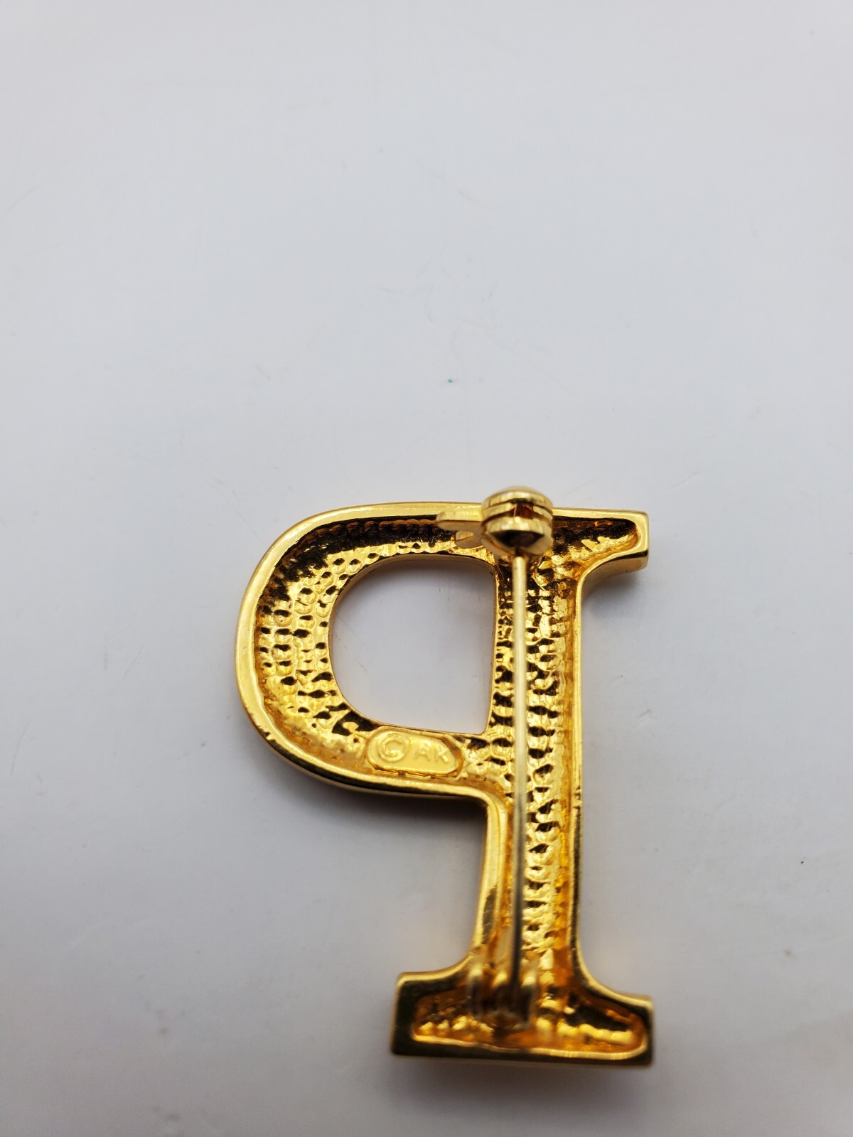 Vintage Anne Klein Signed Gold Tone Initial Letter P Brooch Monogram 1.325″