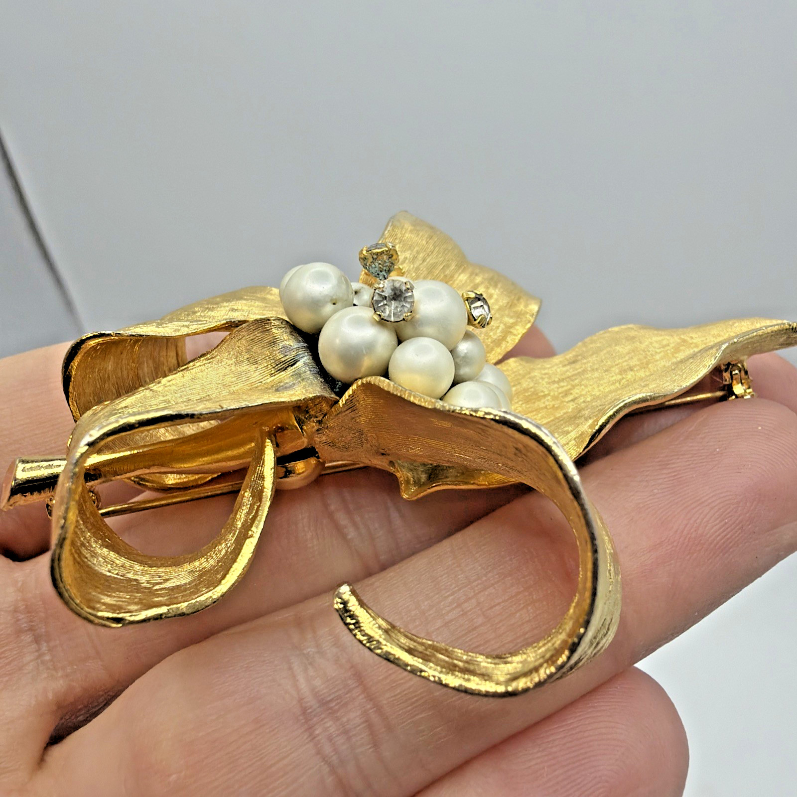 Vintage Brushed Gold Toned Flower Brooch Faux Pearl Rhinestones