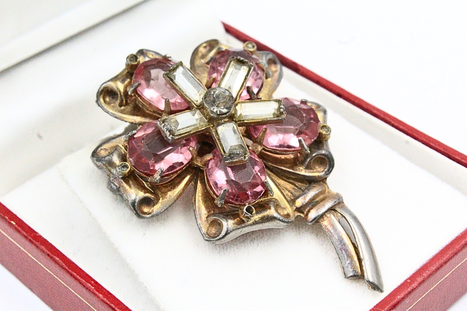 Lovely 1940’s Retro Pink White Glass Rhinestones Flower Brooch